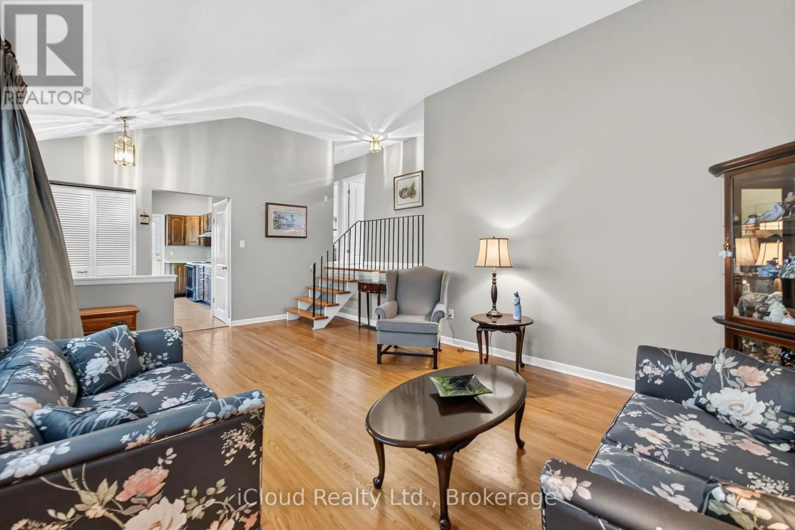 282 KENT CRESCENT