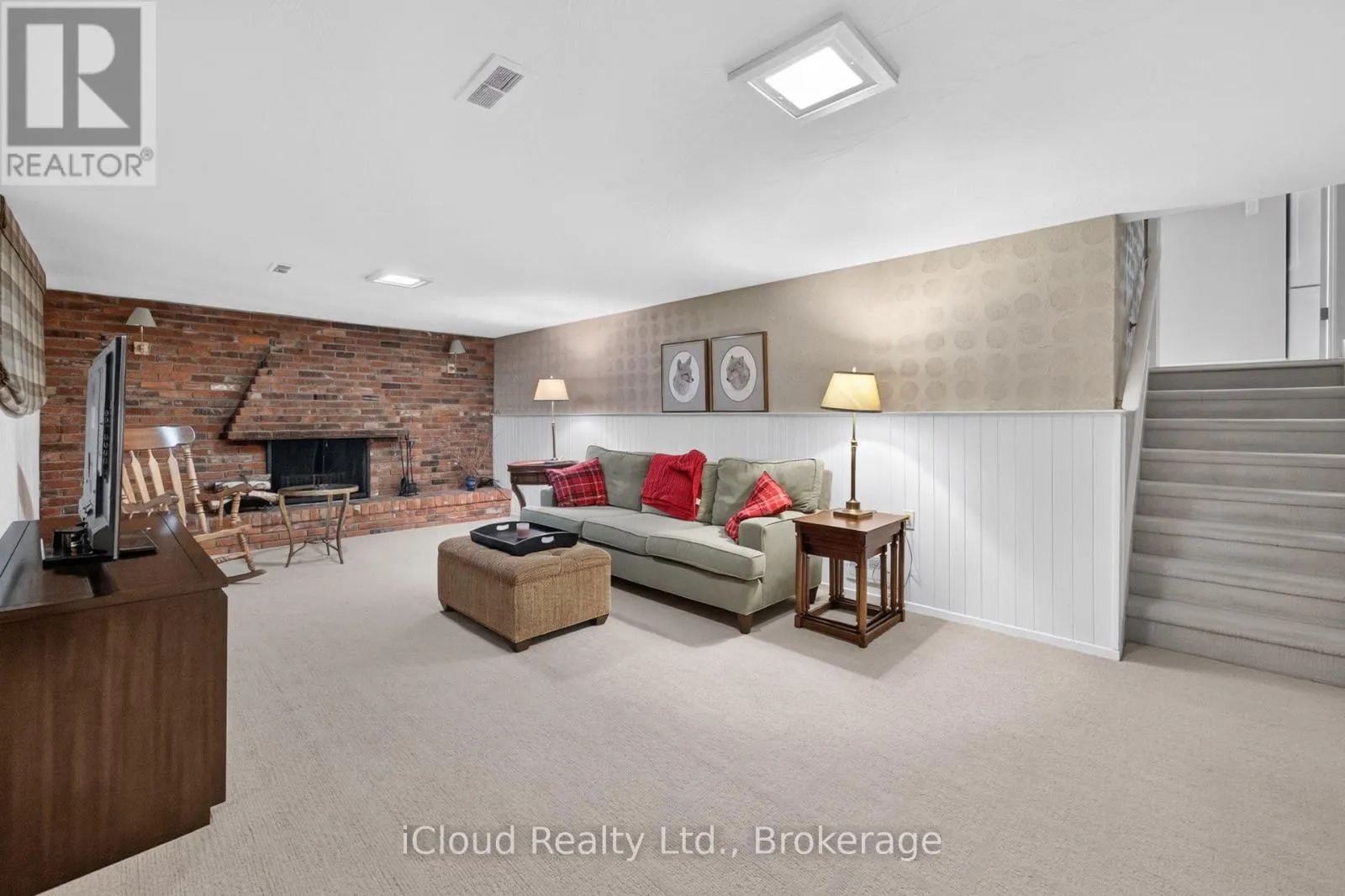 282 KENT CRESCENT