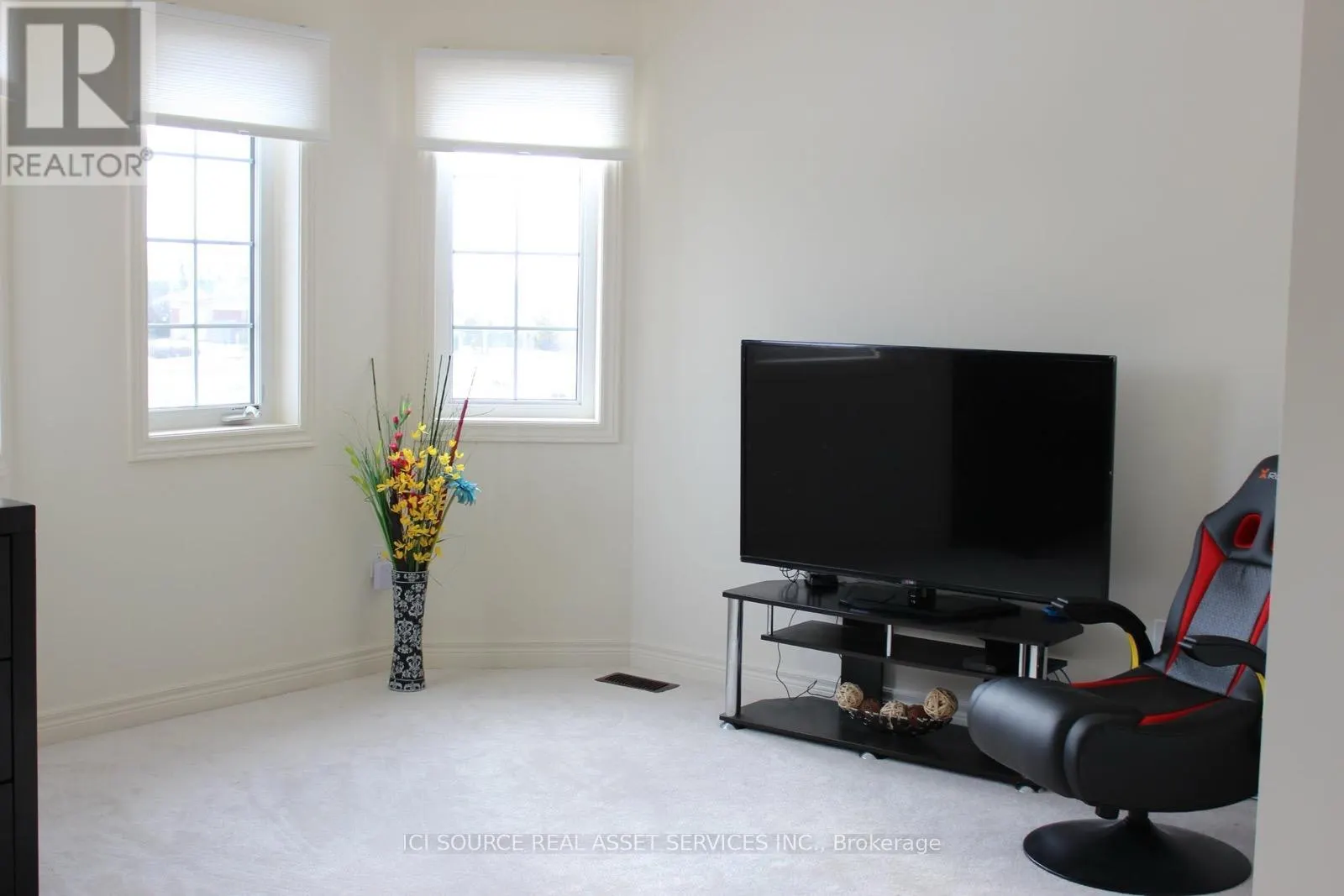376 BESSBOROUGH DRIVE