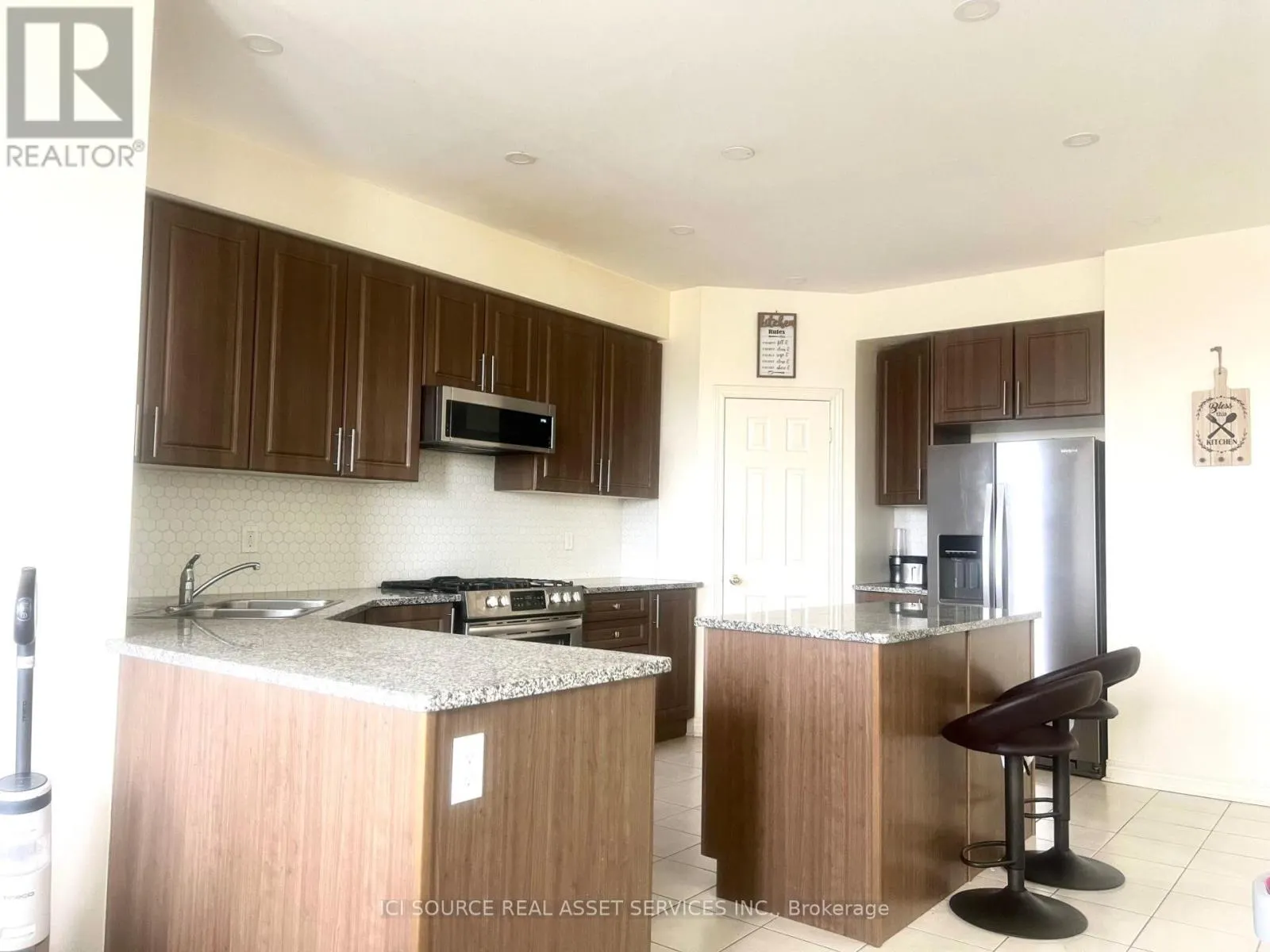 376 BESSBOROUGH DRIVE