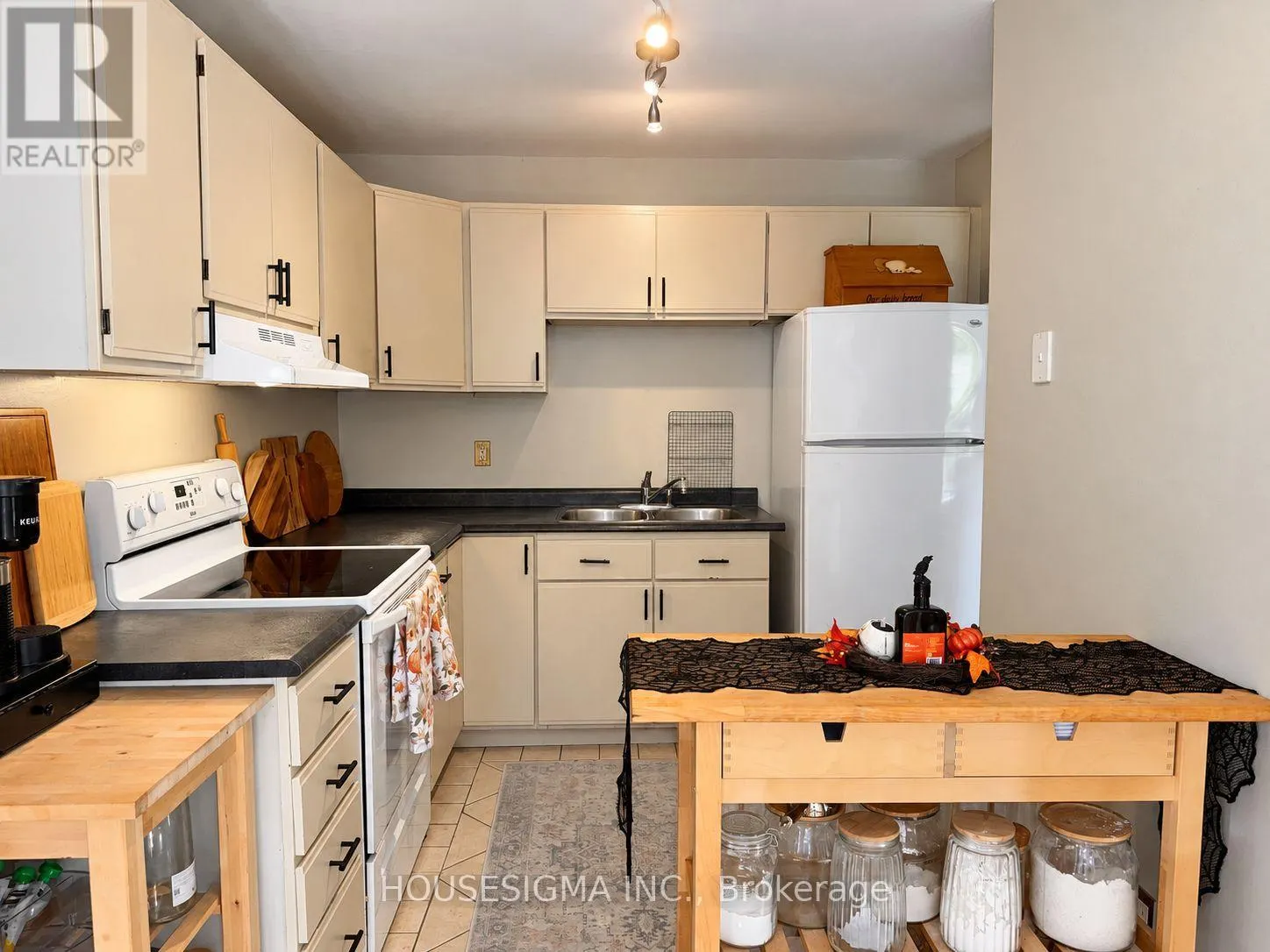 6 - 31 PARKVIEW DRIVE