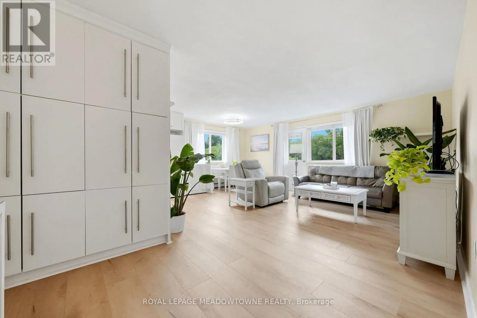 301 - 49 PARK AVENUE