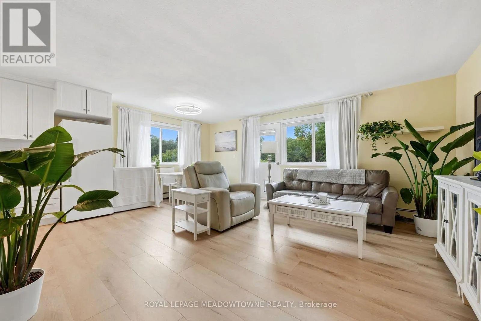 301 - 49 PARK AVENUE