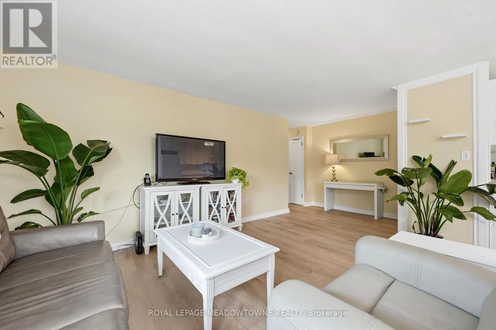 301 - 49 PARK AVENUE