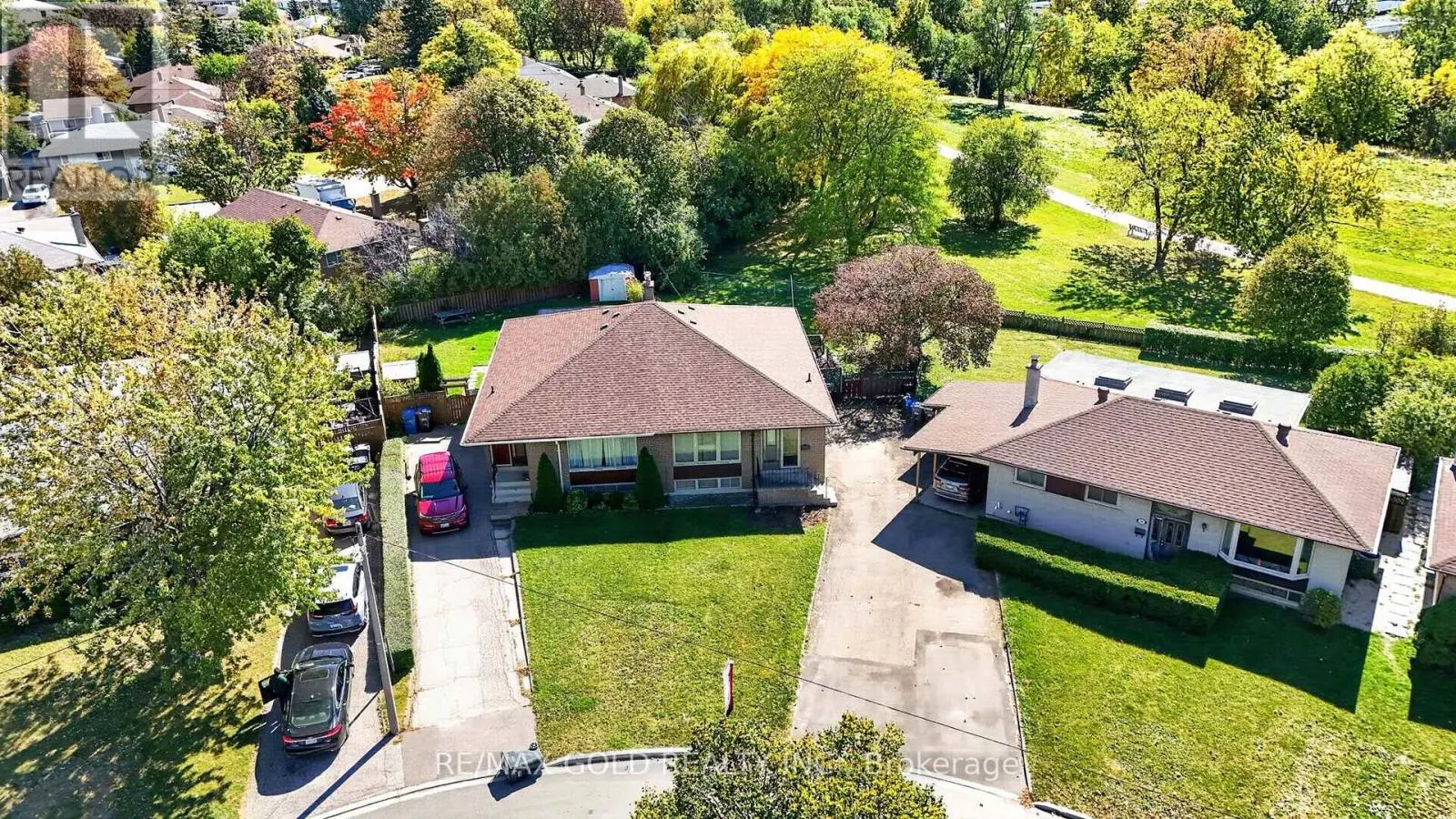 27 ALDERBURY CRESCENT