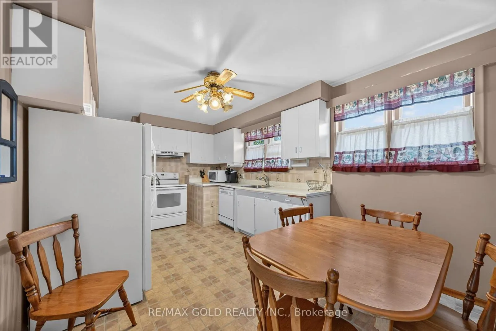 27 ALDERBURY CRESCENT