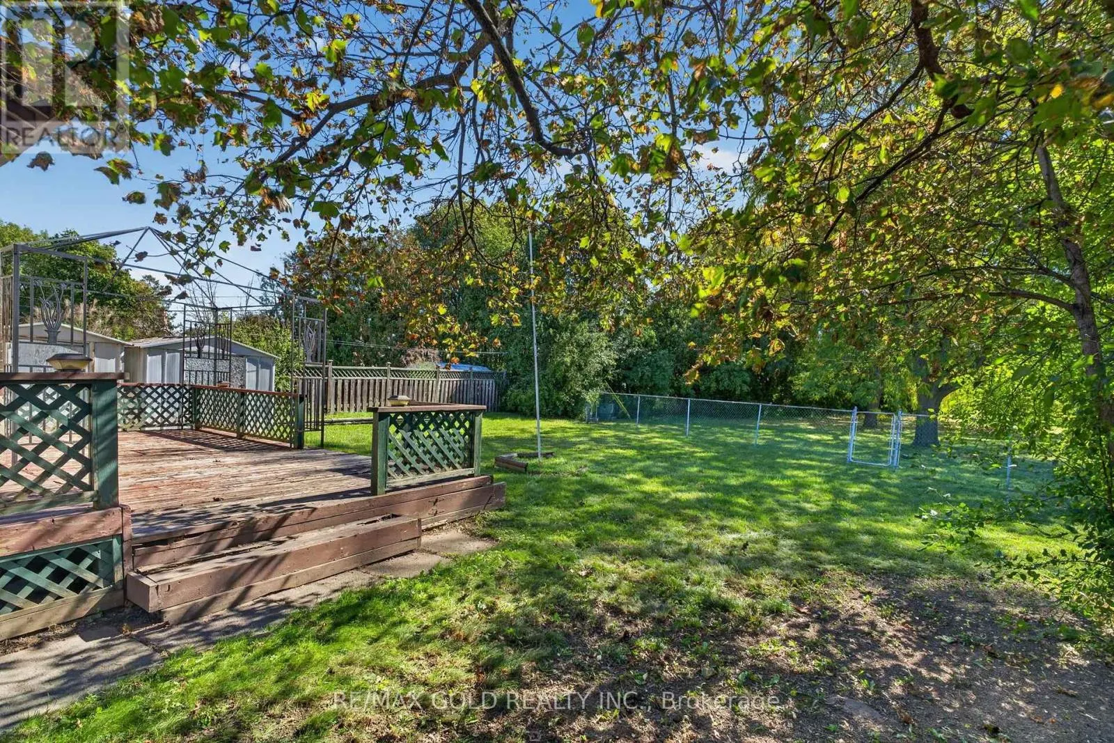 27 ALDERBURY CRESCENT