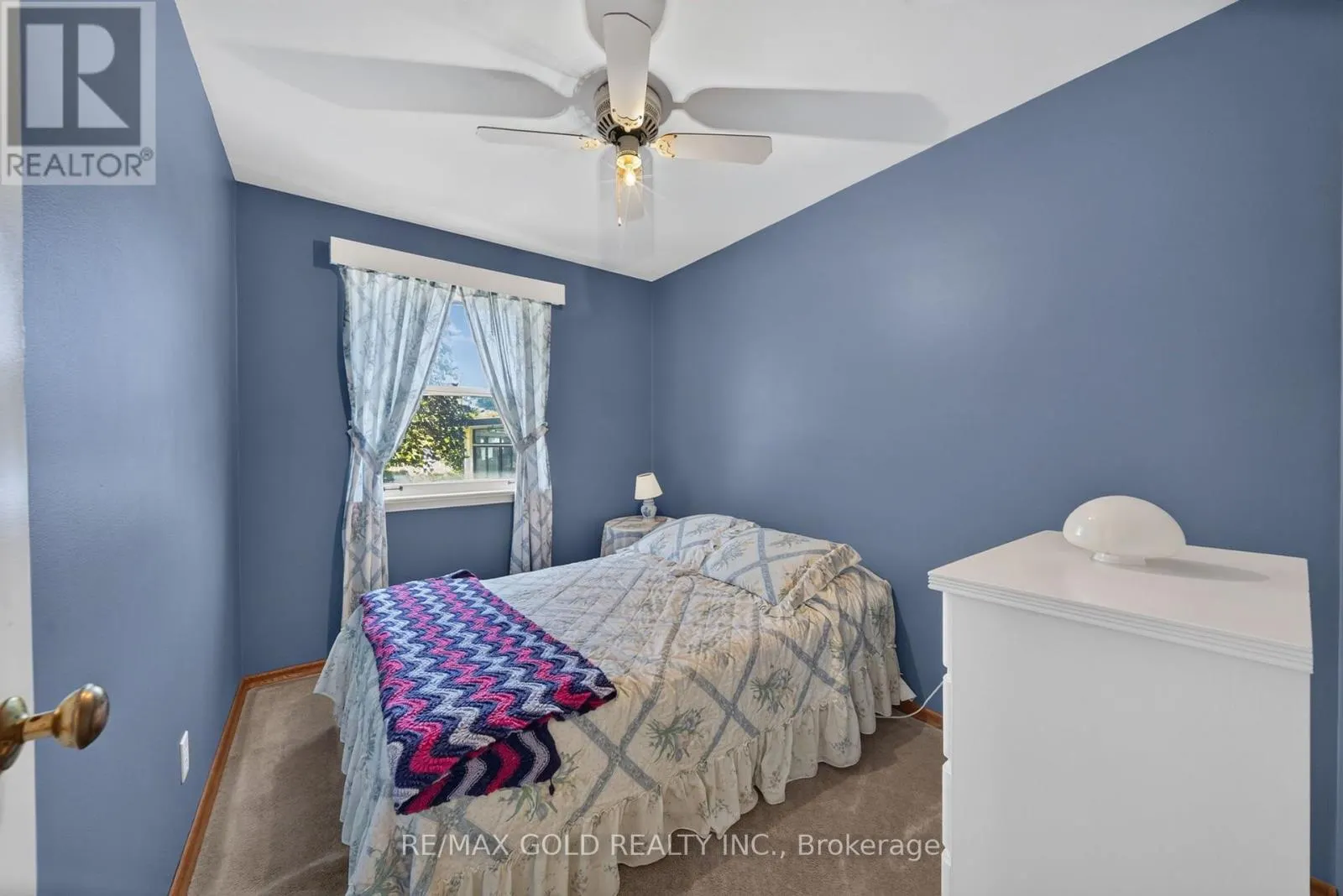 27 ALDERBURY CRESCENT