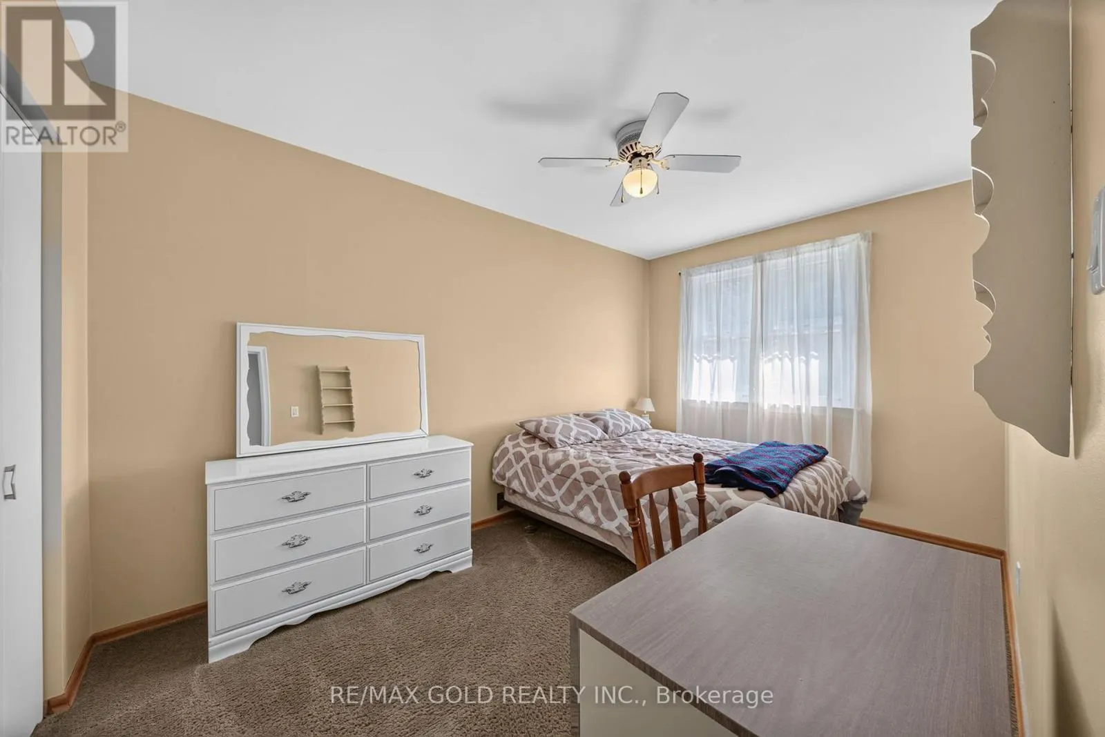 27 ALDERBURY CRESCENT