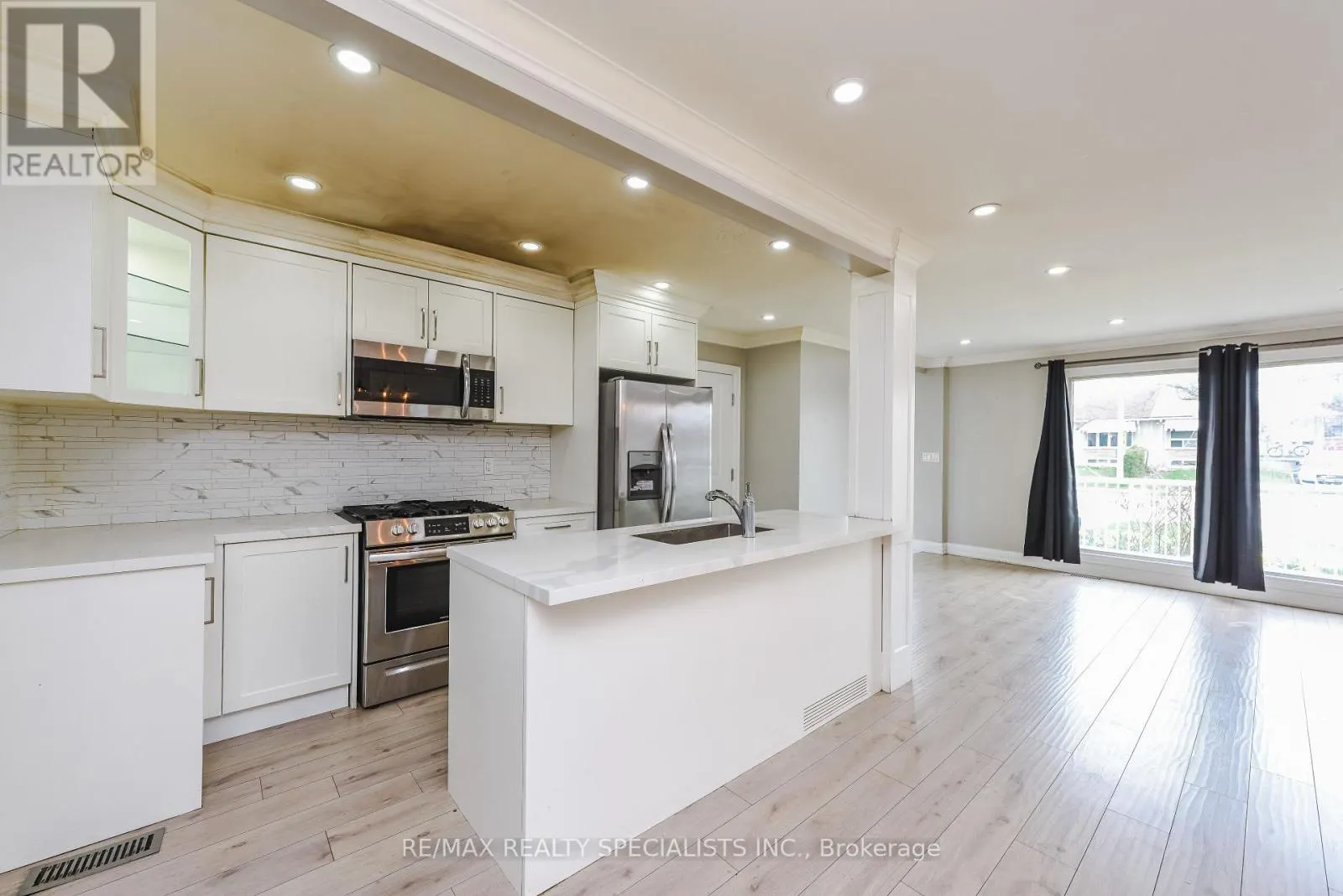 UPPER PORTION - 137 AVONDALE BOULEVARD