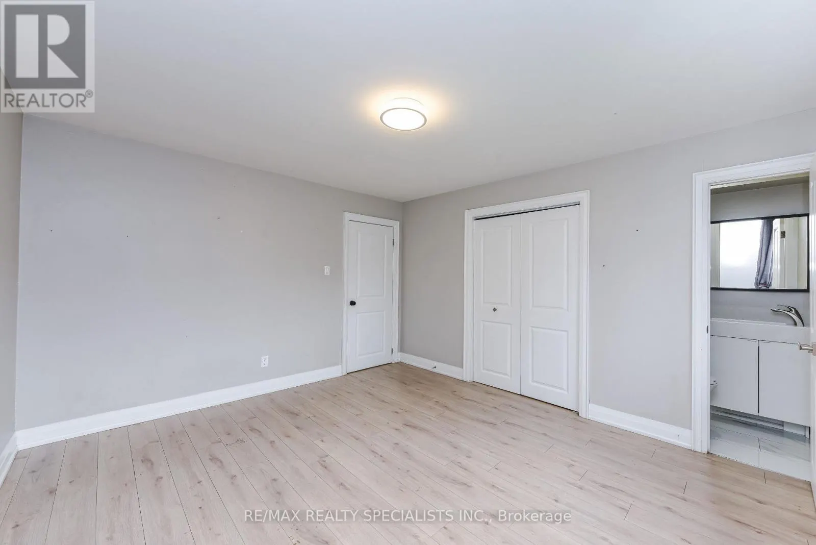 UPPER PORTION - 137 AVONDALE BOULEVARD