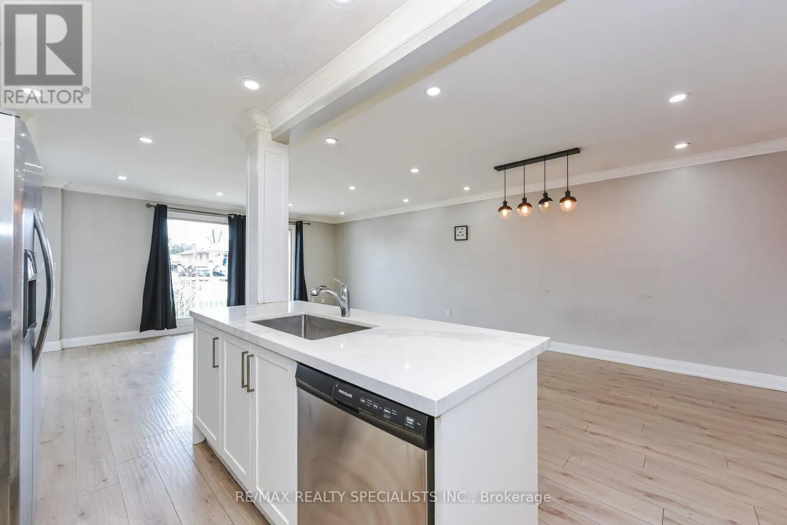 UPPER PORTION - 137 AVONDALE BOULEVARD