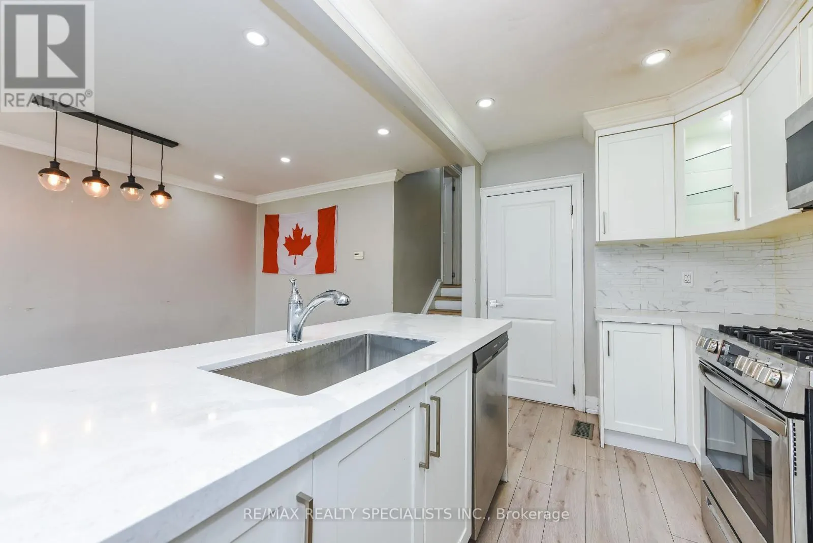 UPPER PORTION - 137 AVONDALE BOULEVARD