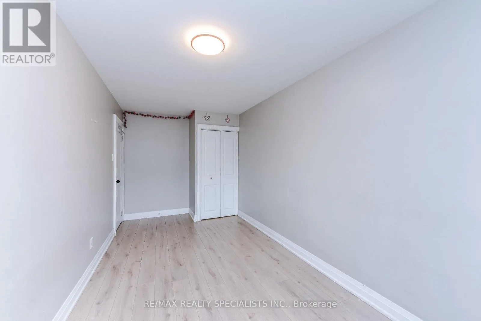 UPPER PORTION - 137 AVONDALE BOULEVARD
