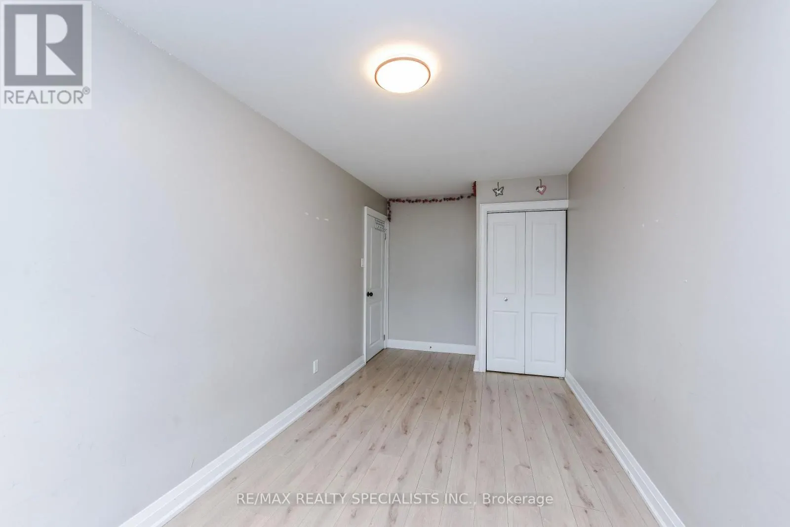 UPPER PORTION - 137 AVONDALE BOULEVARD