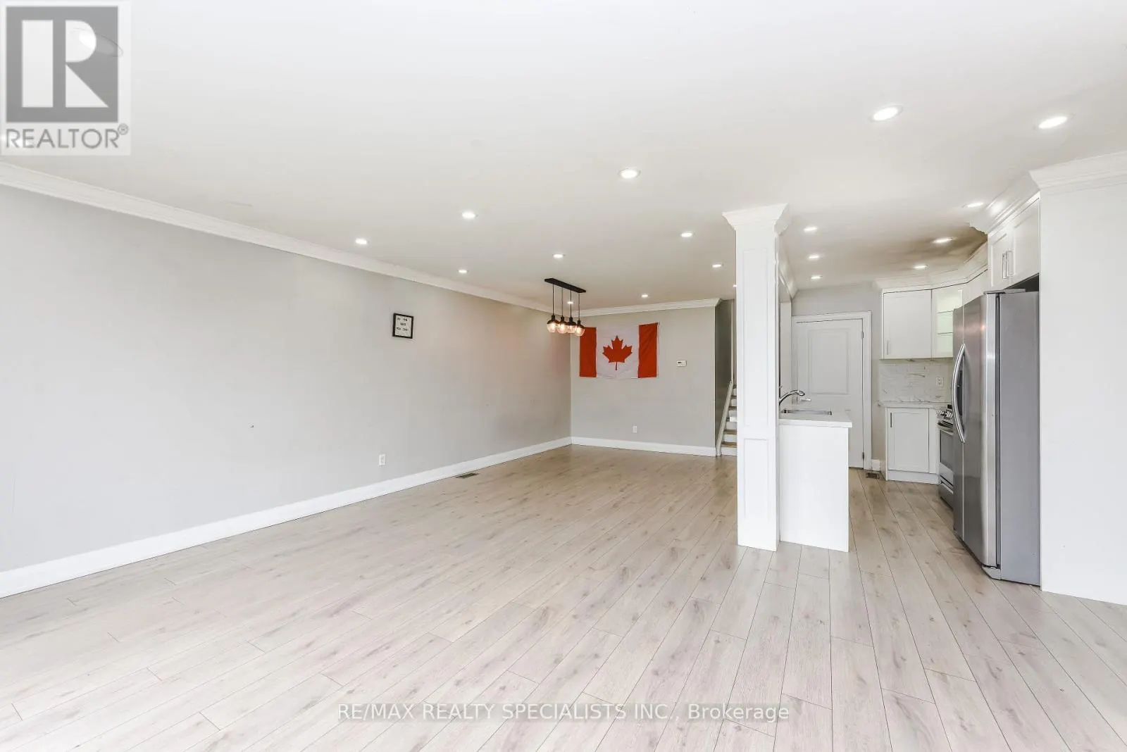 UPPER PORTION - 137 AVONDALE BOULEVARD