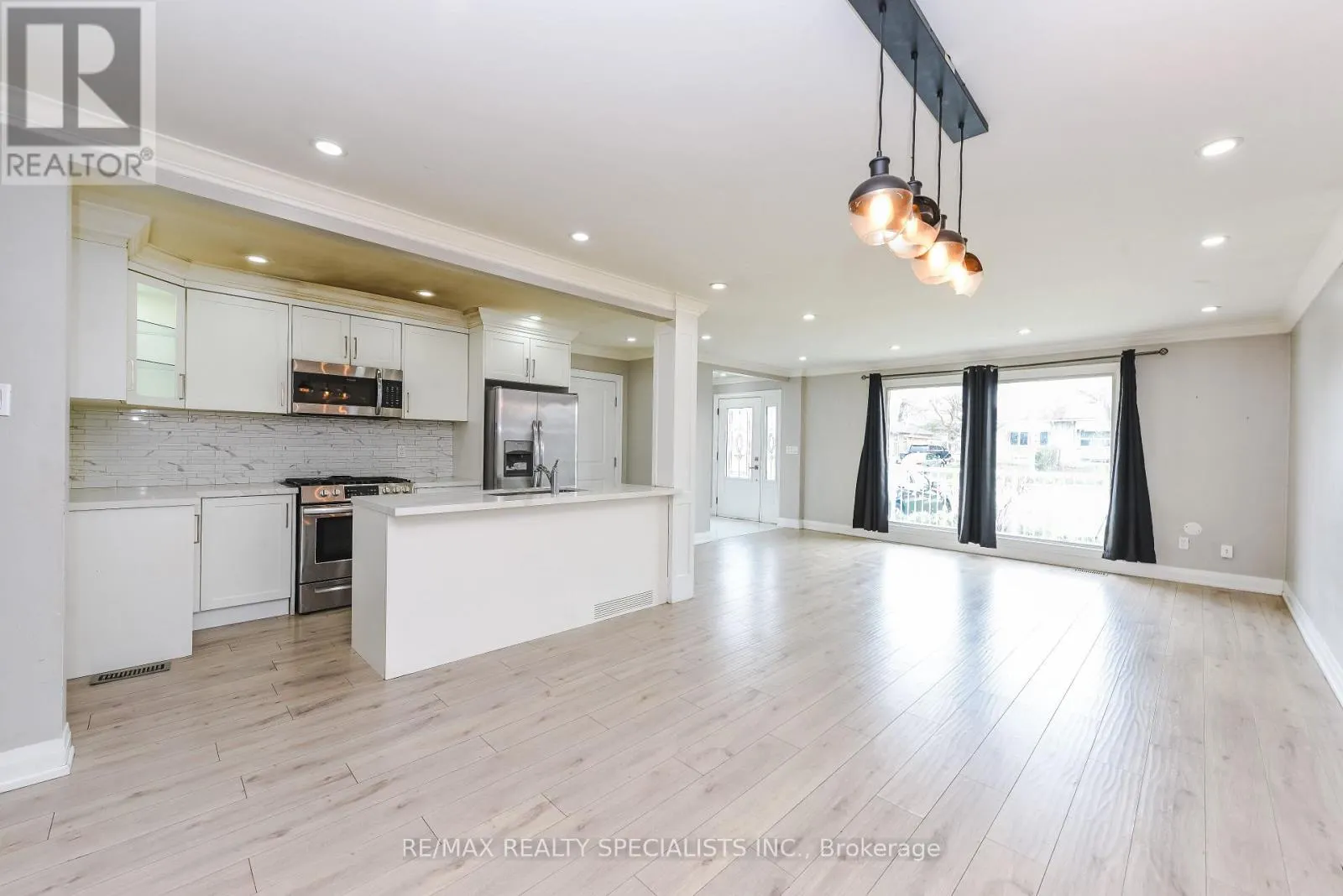 UPPER PORTION - 137 AVONDALE BOULEVARD