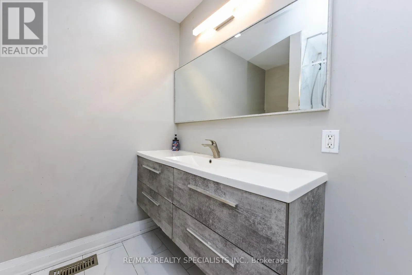 UPPER PORTION - 137 AVONDALE BOULEVARD