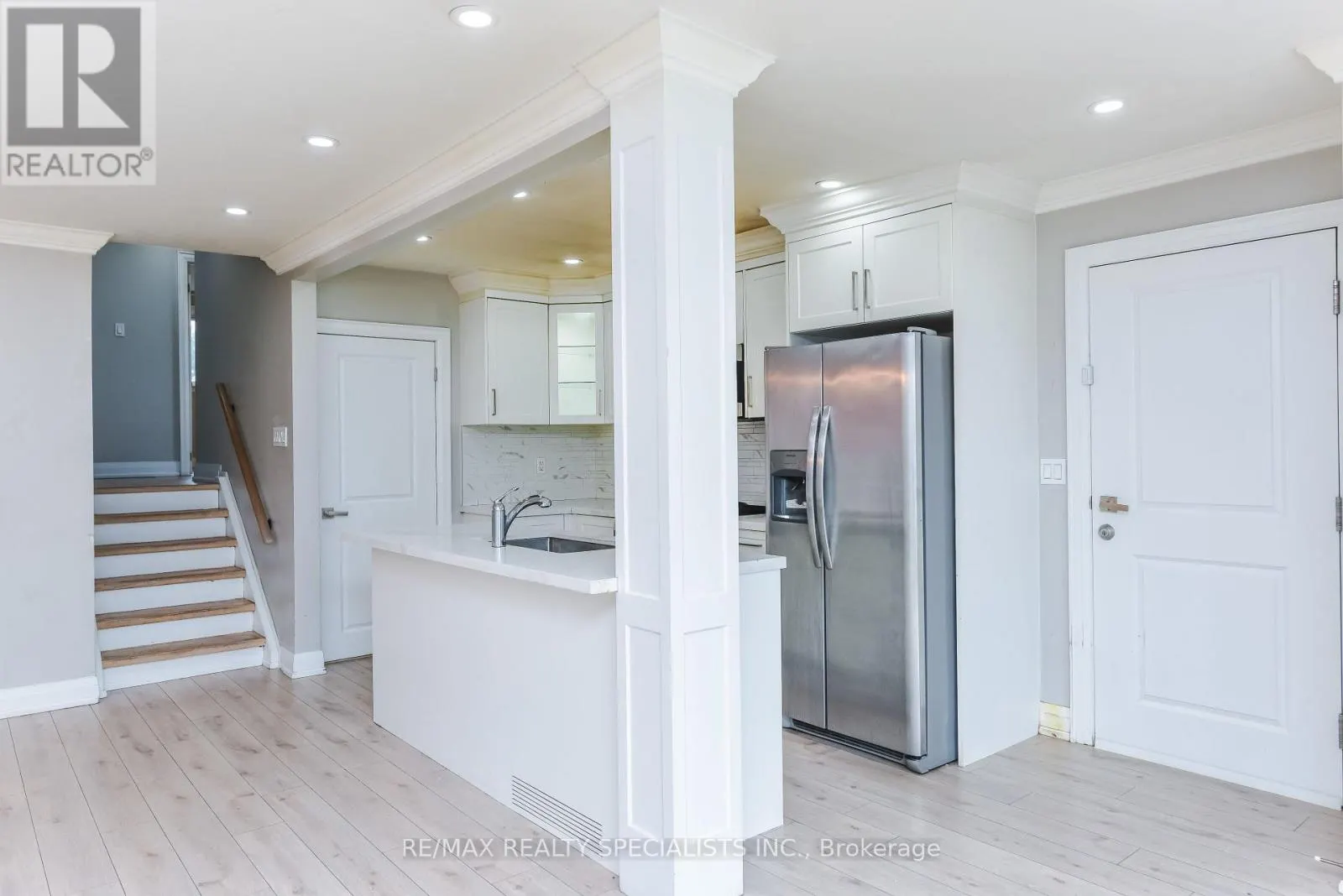 UPPER PORTION - 137 AVONDALE BOULEVARD