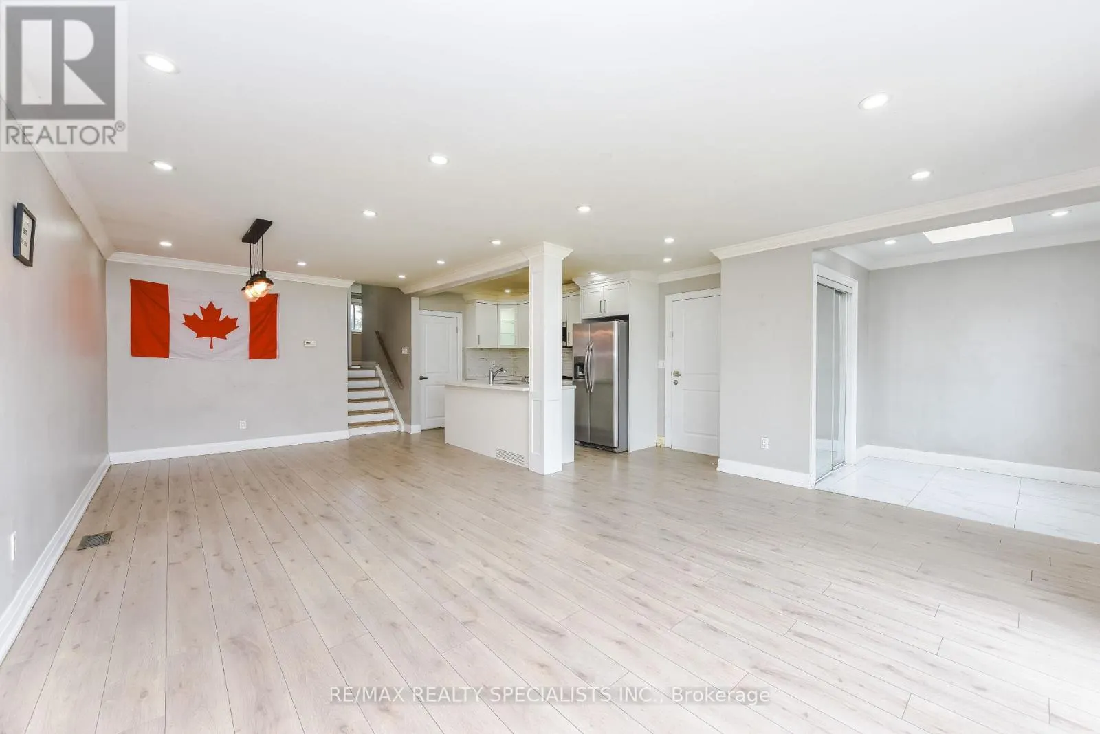 UPPER PORTION - 137 AVONDALE BOULEVARD