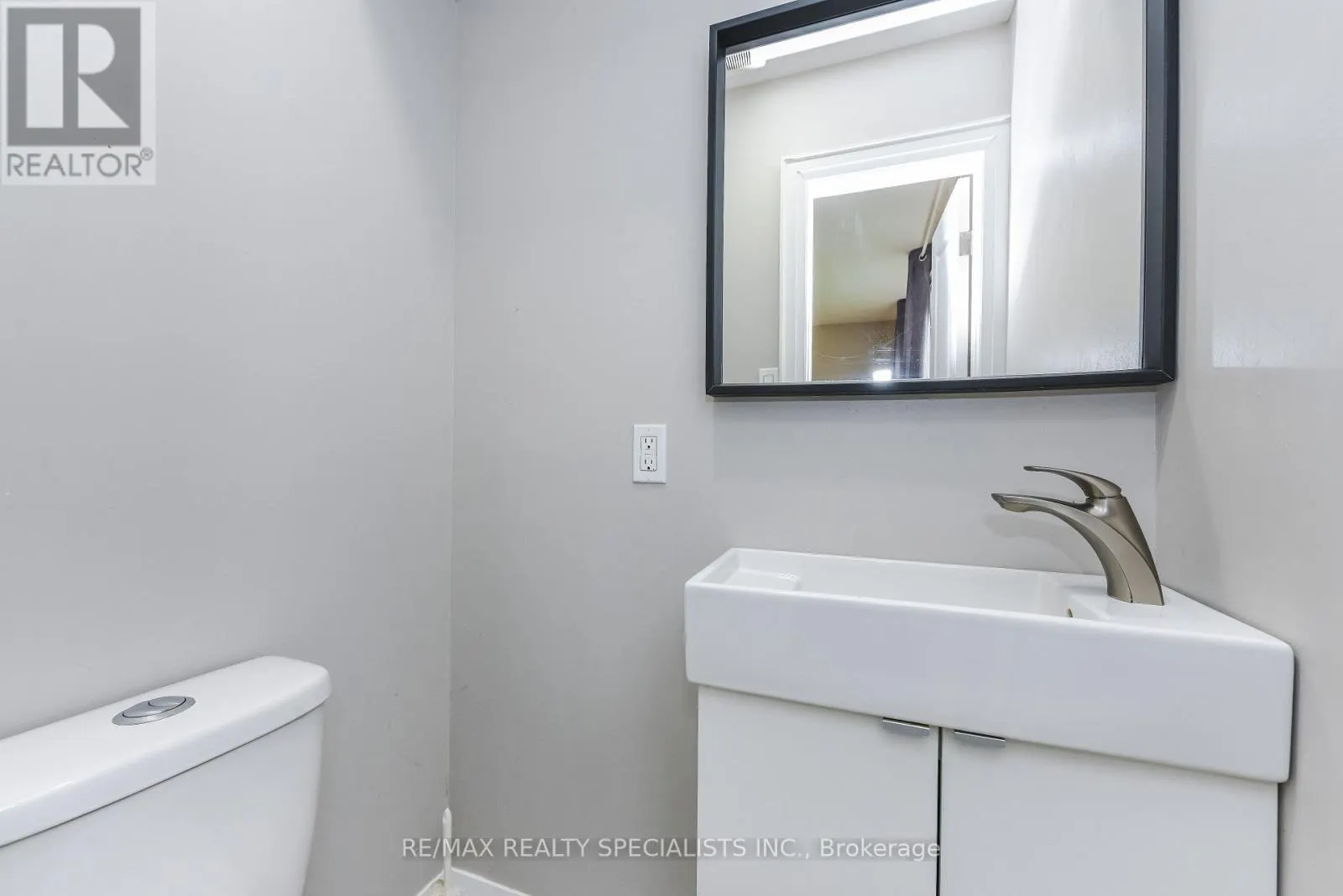 UPPER PORTION - 137 AVONDALE BOULEVARD