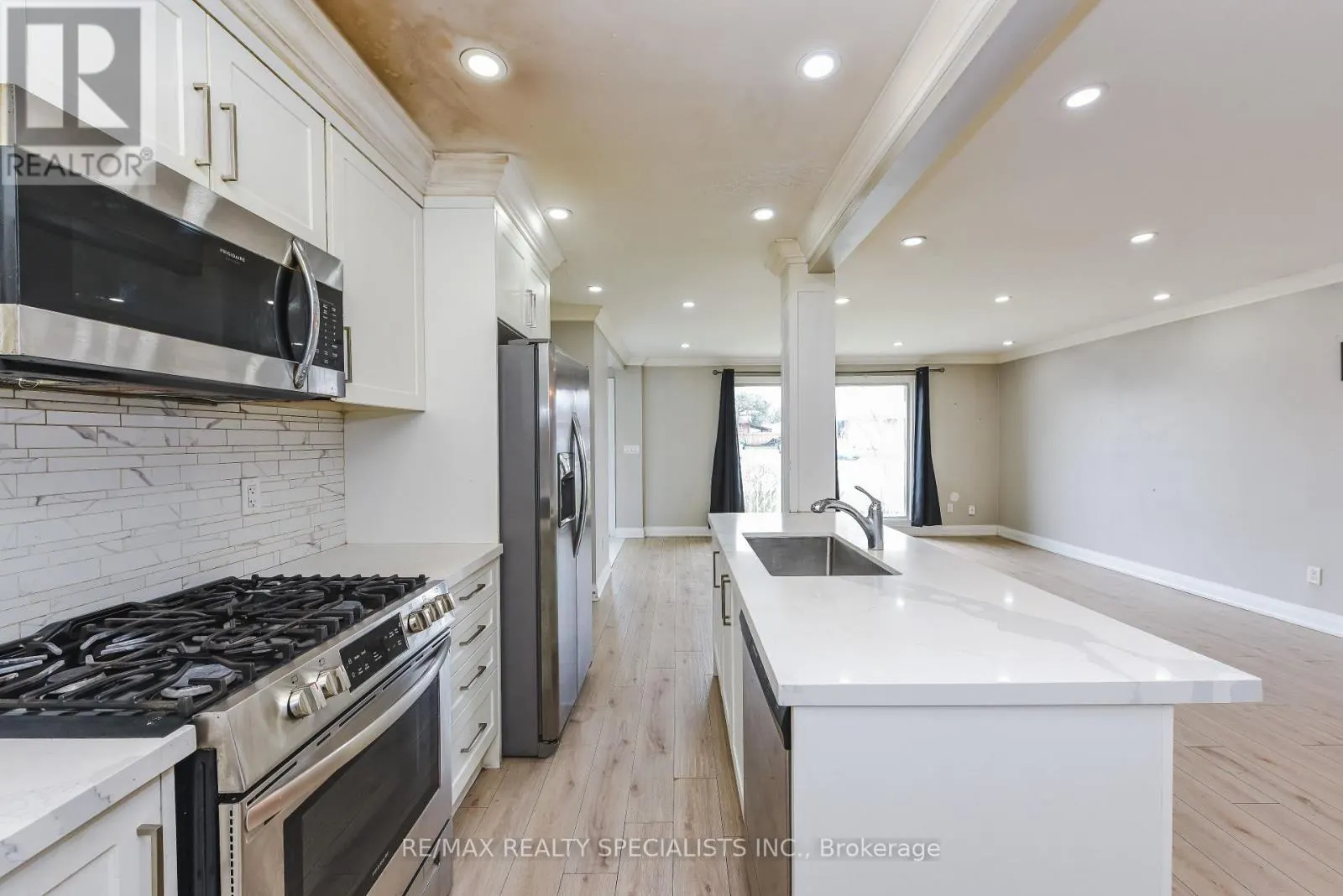 UPPER PORTION - 137 AVONDALE BOULEVARD