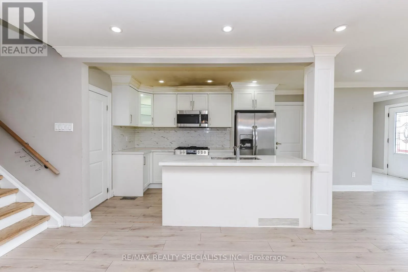 UPPER PORTION - 137 AVONDALE BOULEVARD