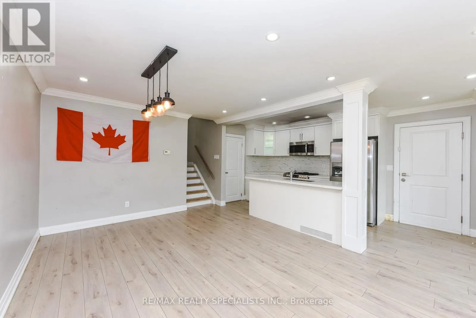 UPPER PORTION - 137 AVONDALE BOULEVARD