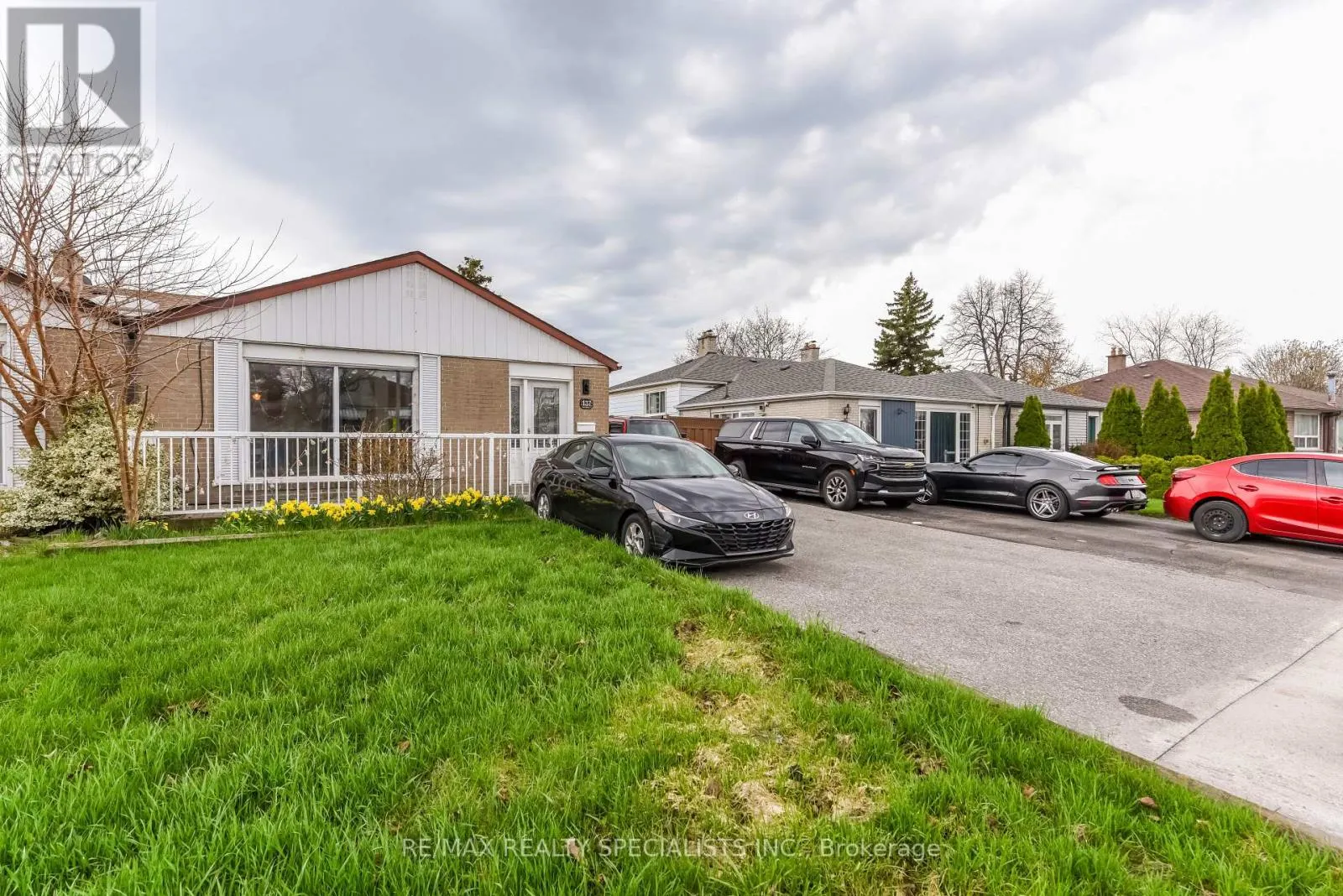 UPPER PORTION - 137 AVONDALE BOULEVARD
