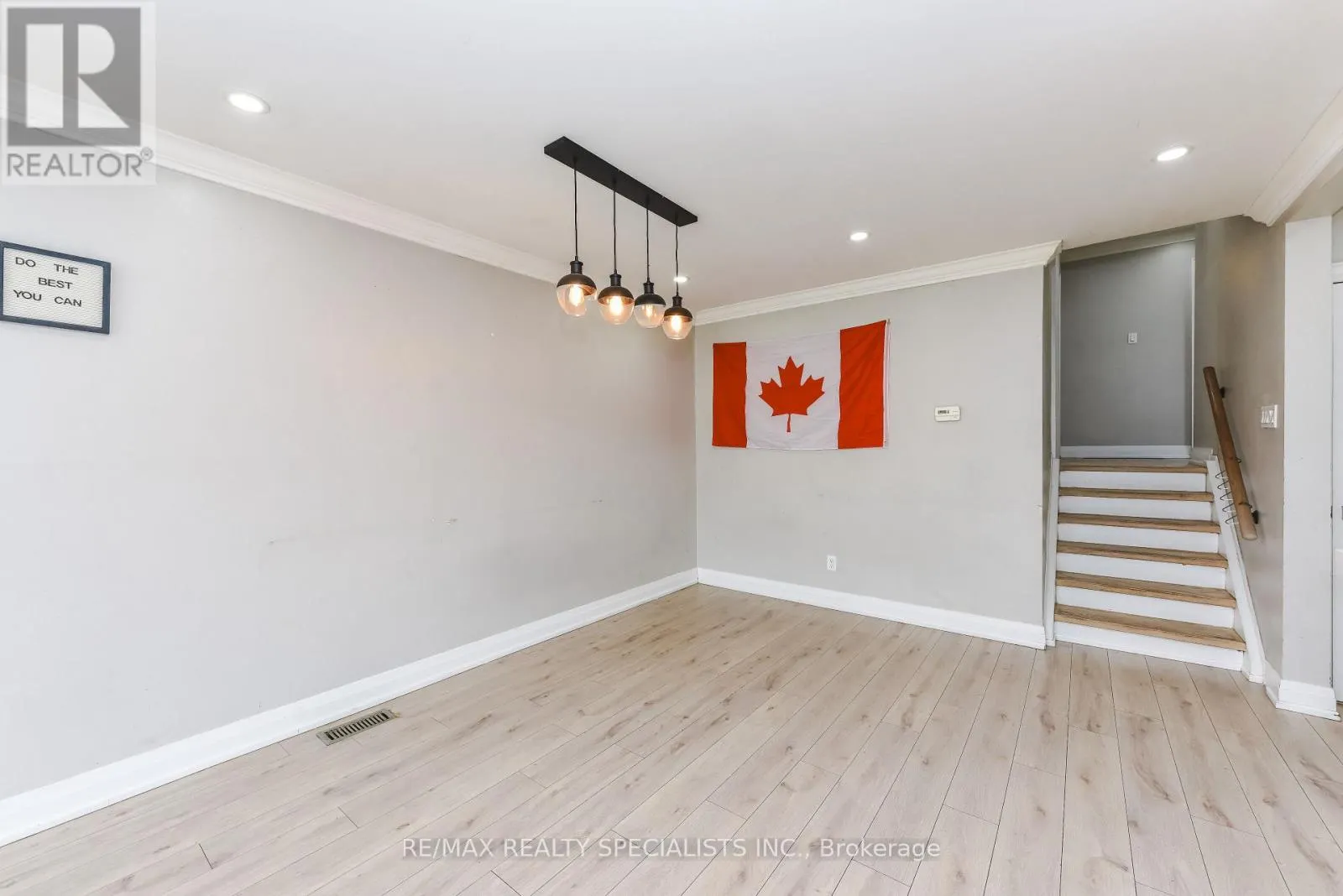 UPPER PORTION - 137 AVONDALE BOULEVARD