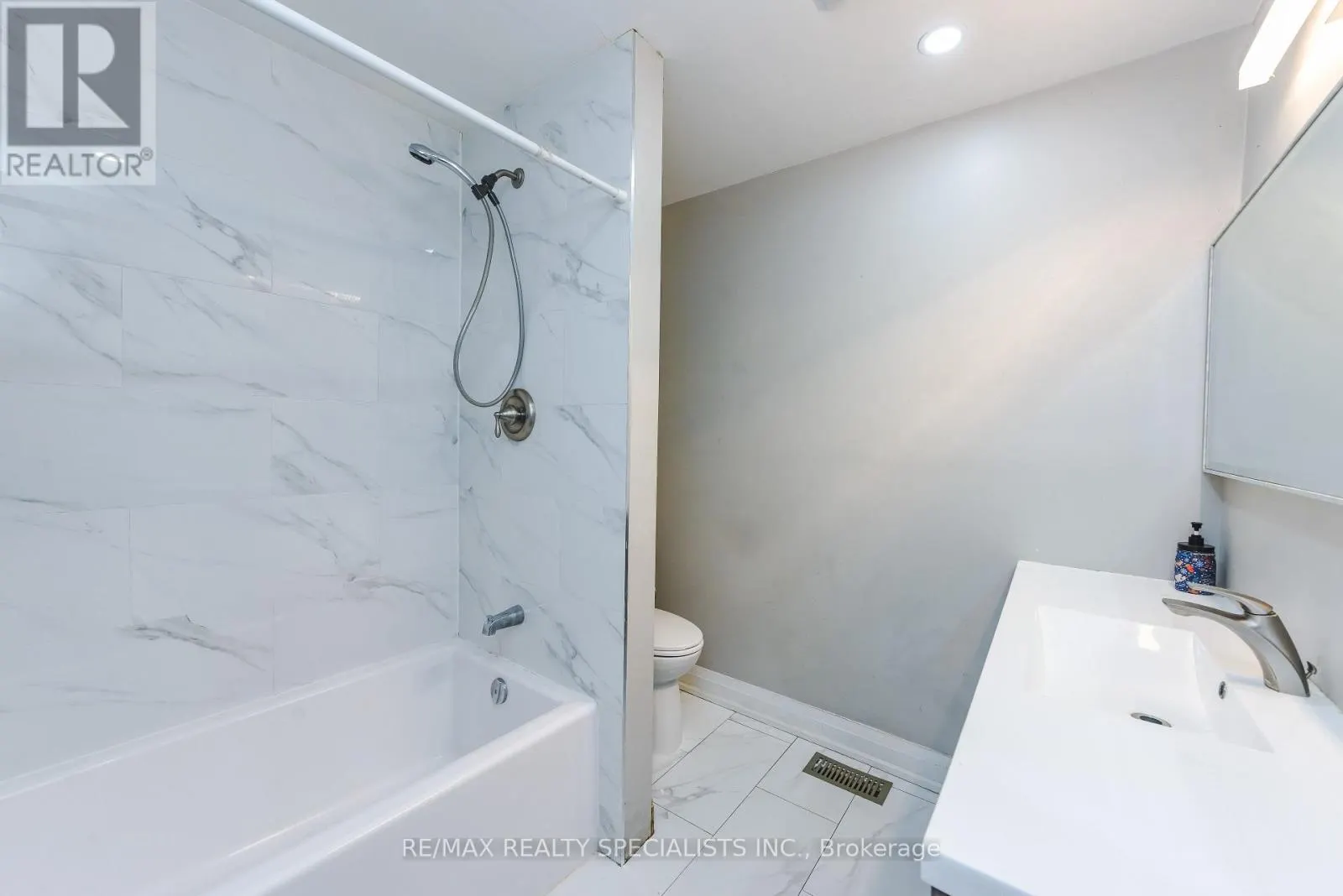 UPPER PORTION - 137 AVONDALE BOULEVARD
