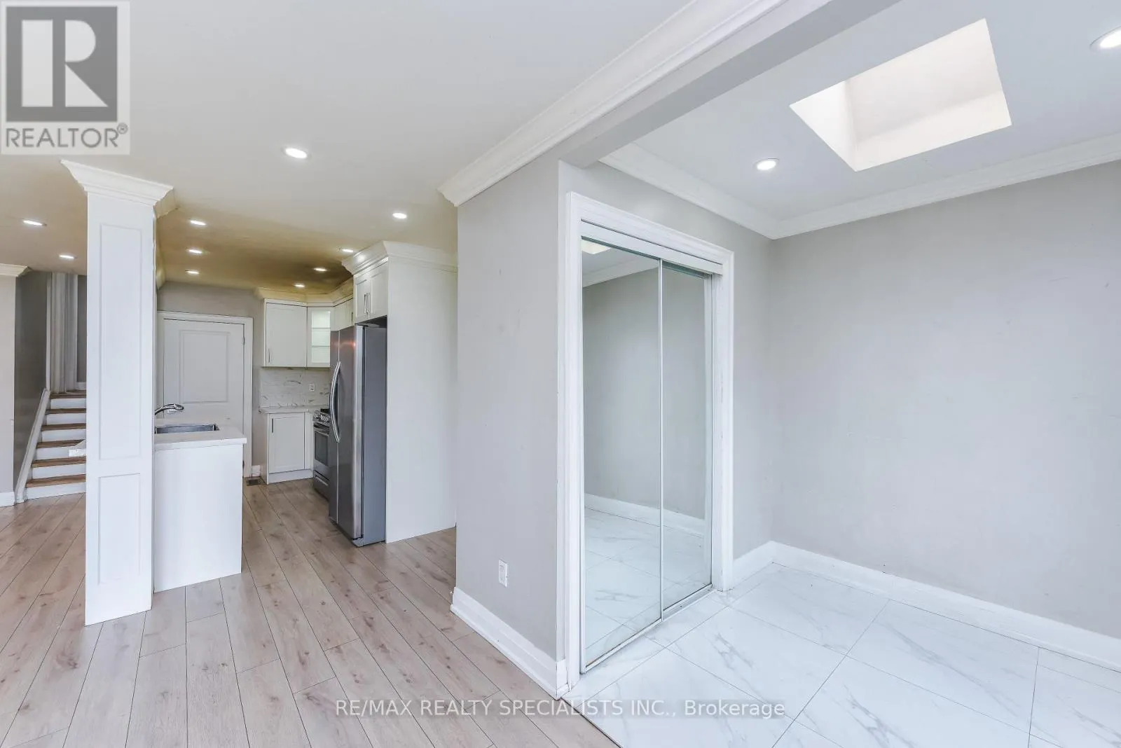 UPPER PORTION - 137 AVONDALE BOULEVARD