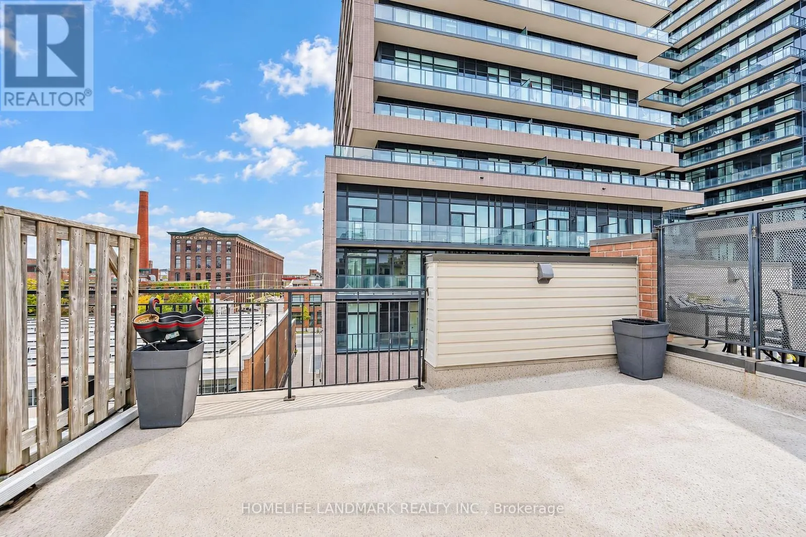 714 - 10 LAIDLAW STREET