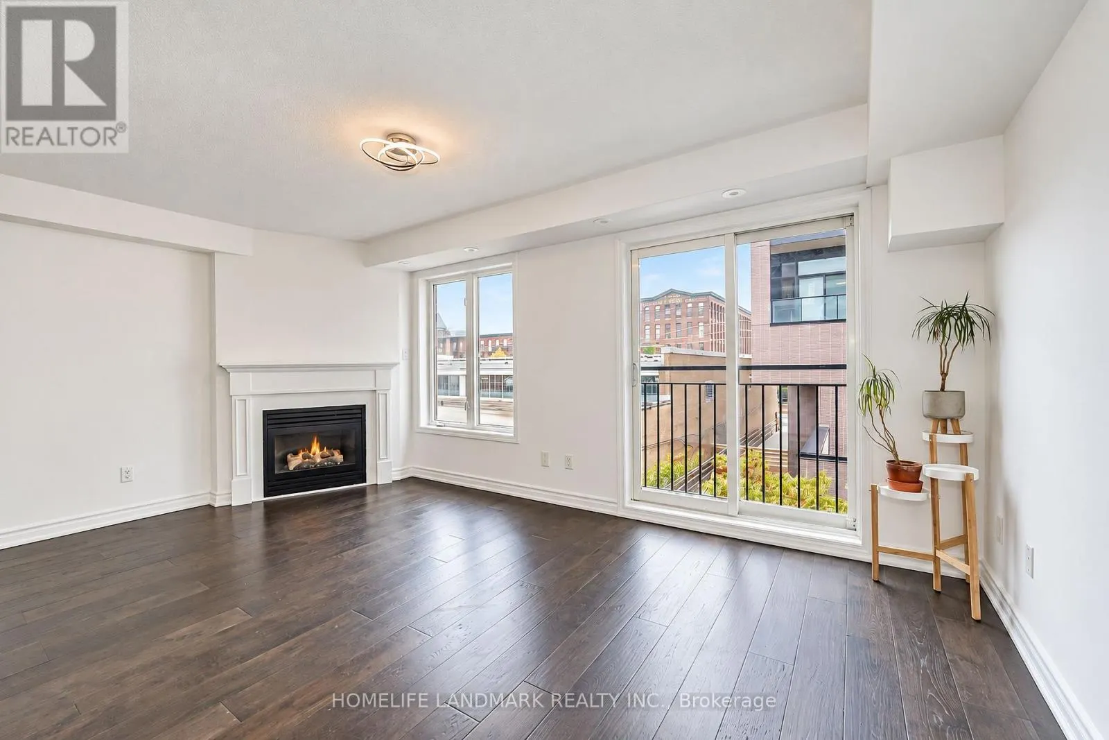 714 - 10 LAIDLAW STREET