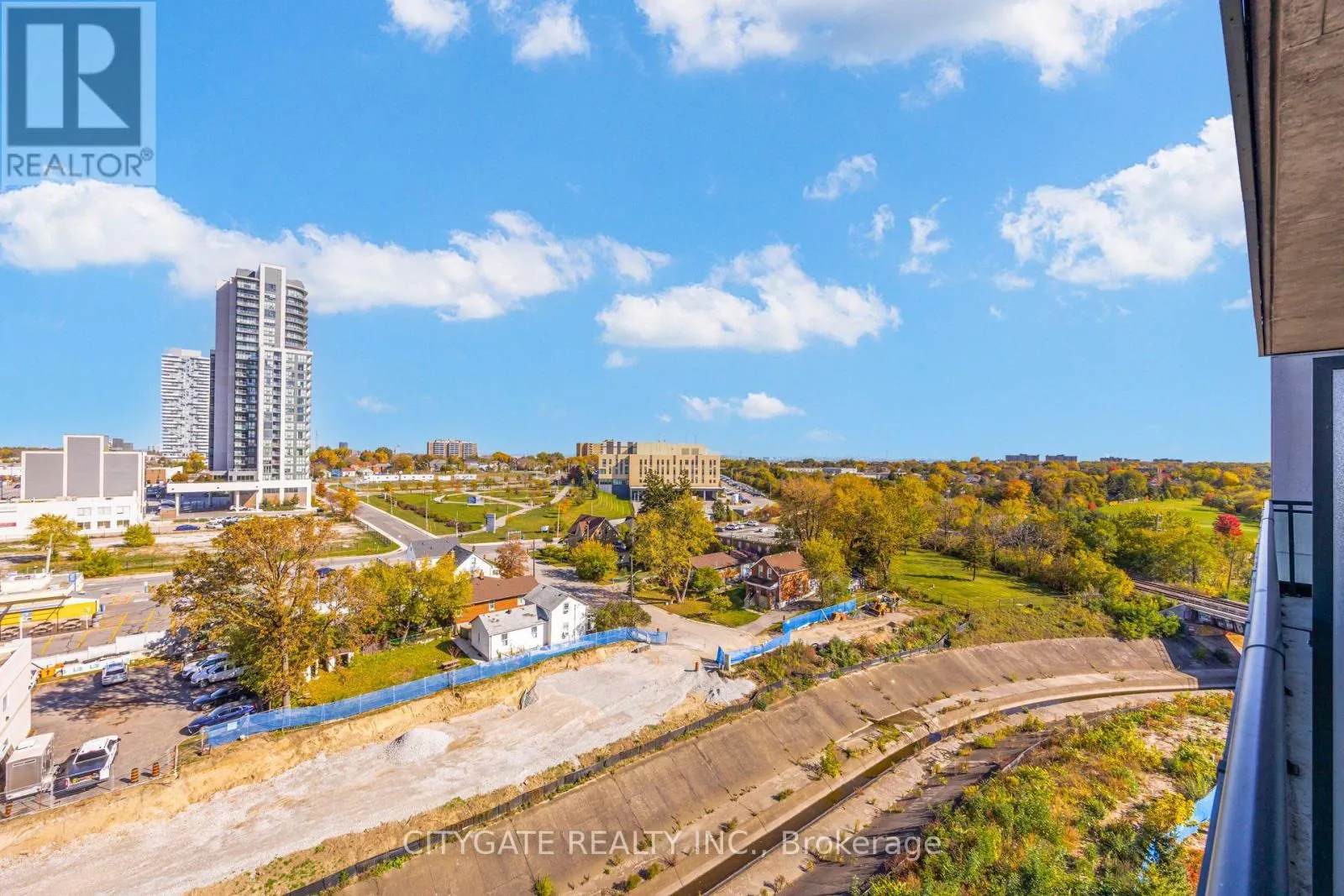 809 - 100 JOHN STREET