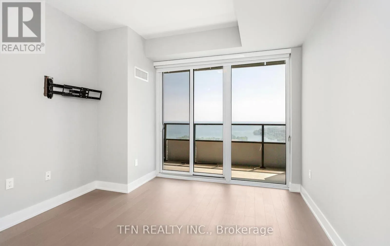 3510 - 20 SHORE BREEZE DRIVE
