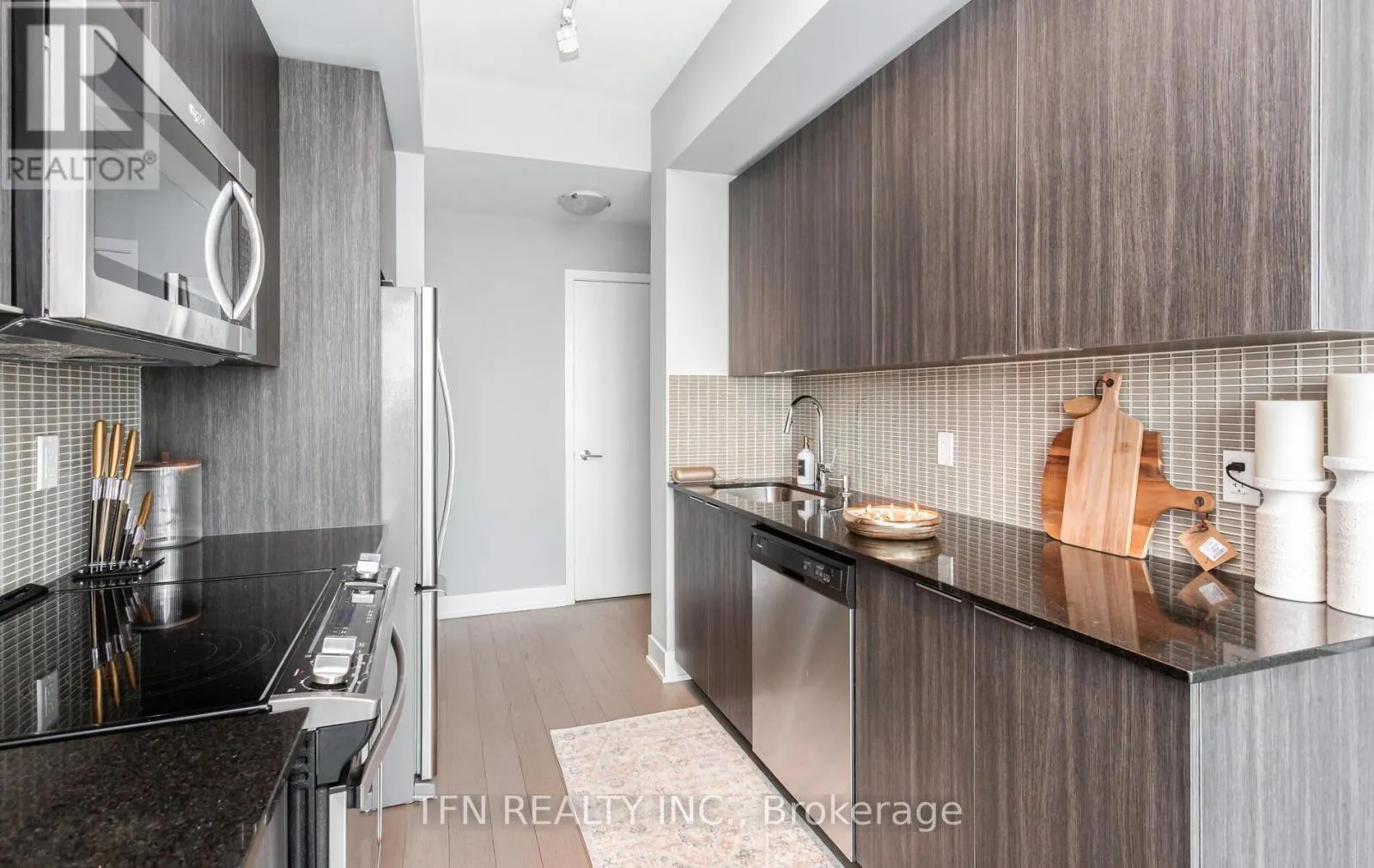 3510 - 20 SHORE BREEZE DRIVE