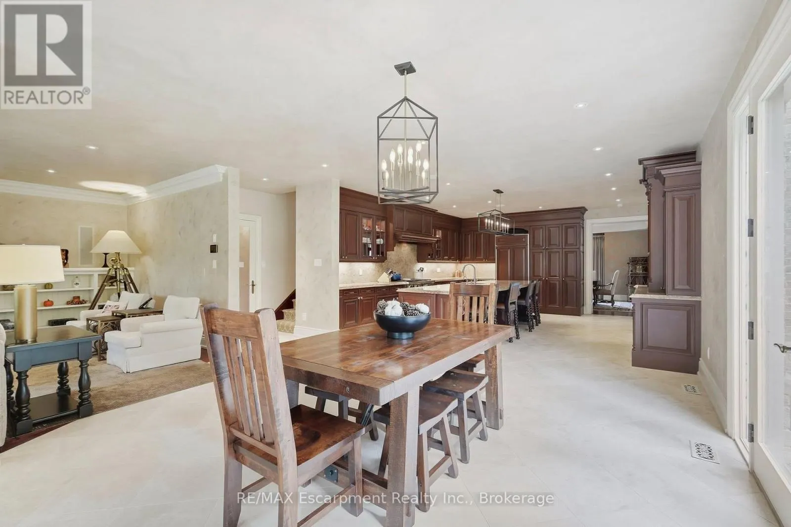 254 DONESSLE DRIVE