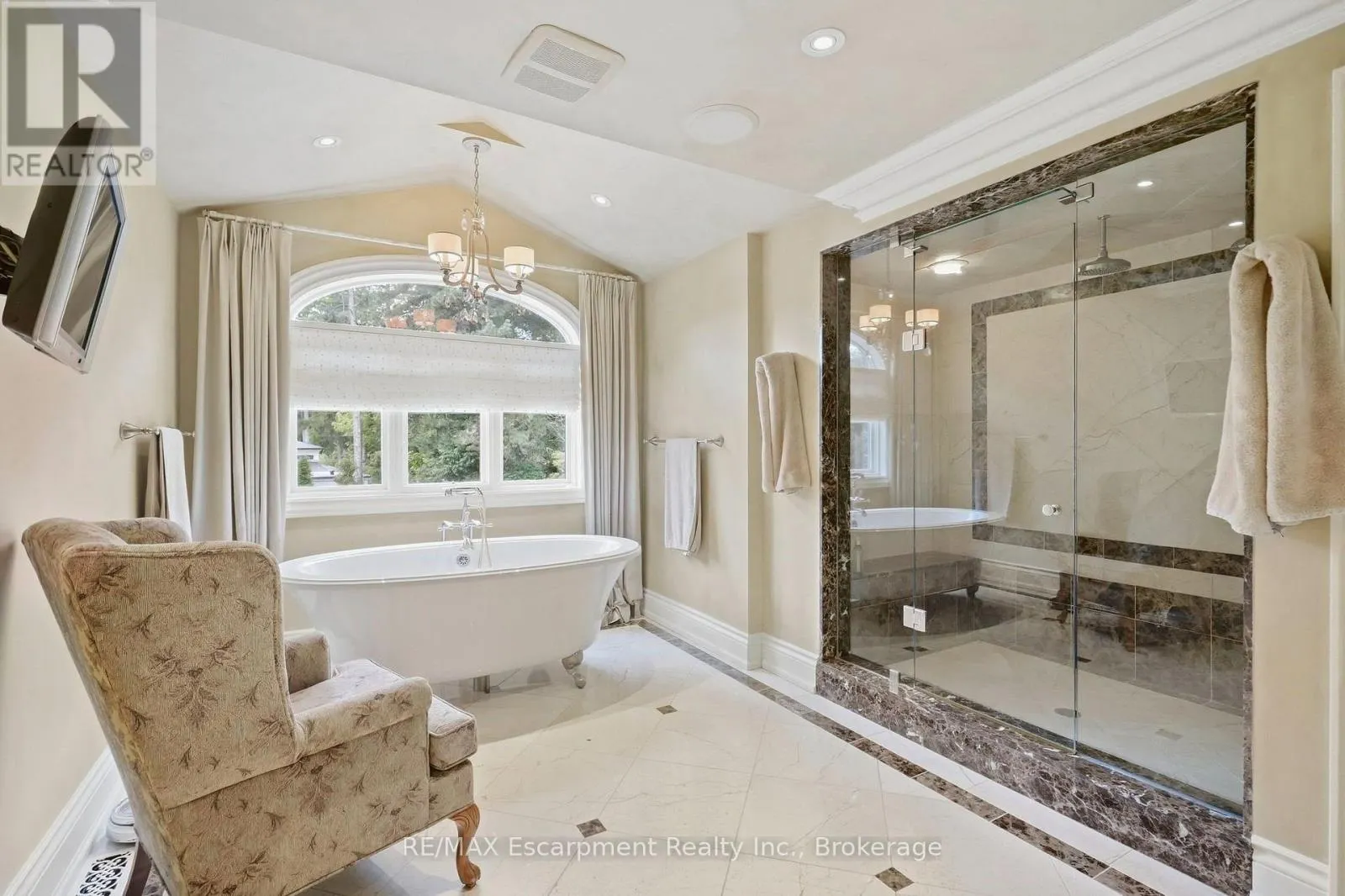 254 DONESSLE DRIVE