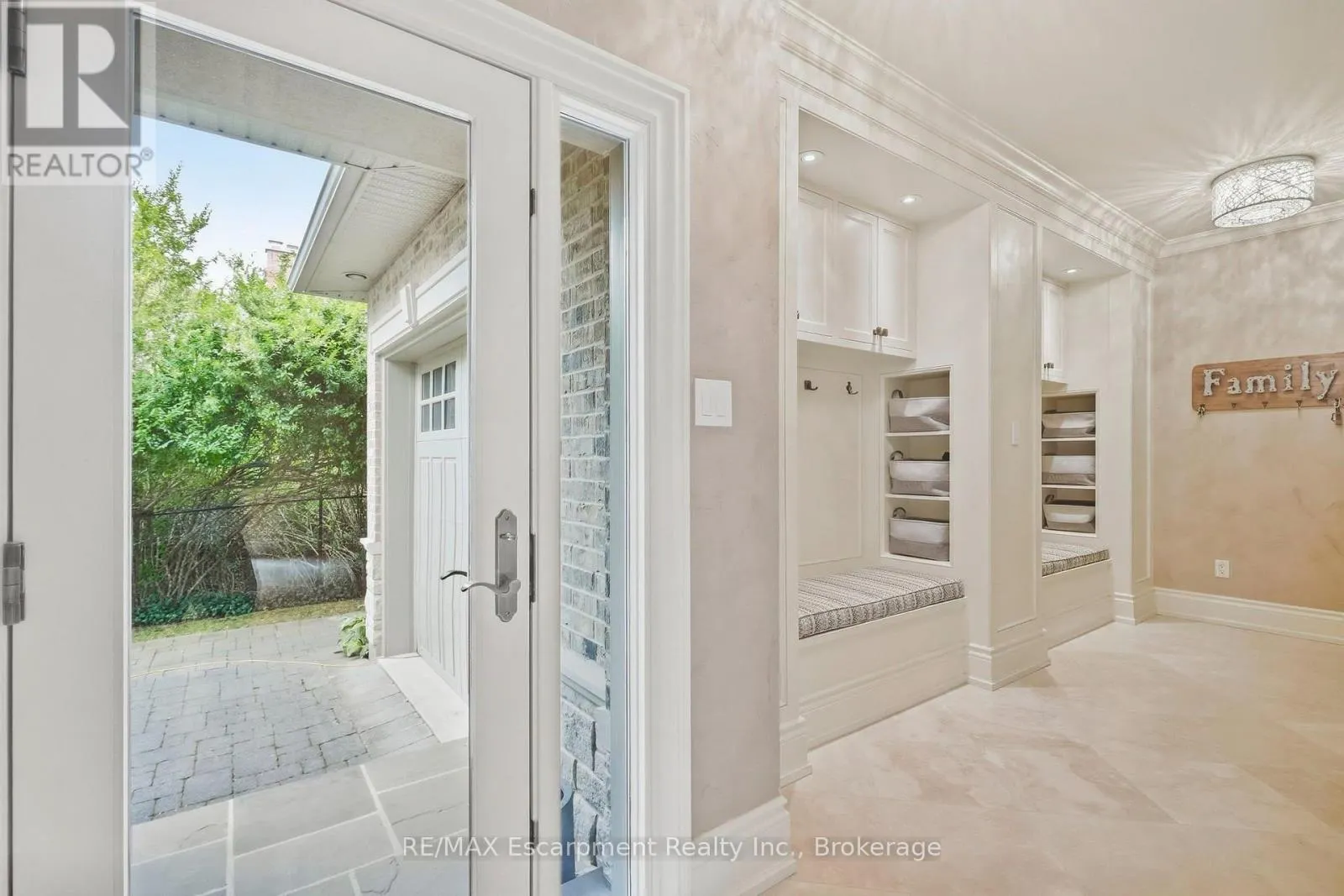 254 DONESSLE DRIVE
