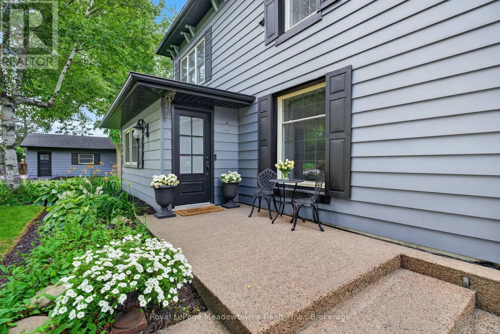 53 CAMPBELL AVENUE E