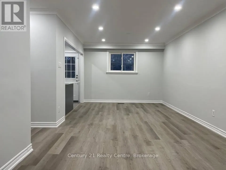 UPPER LVL - 19 ATHLONE AVENUE