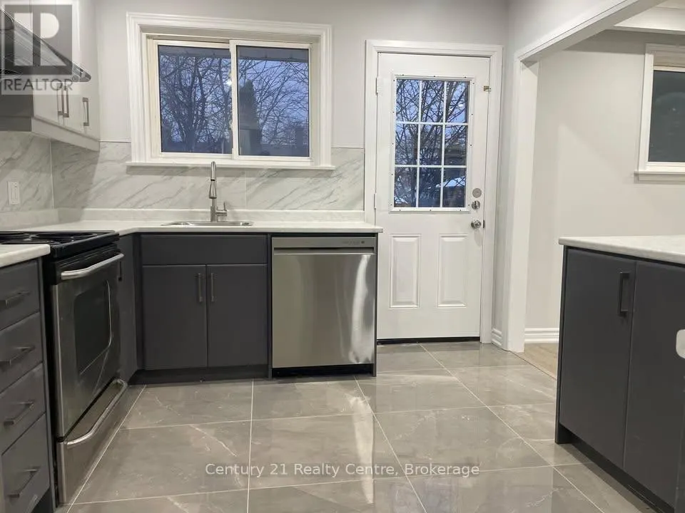 UPPER LVL - 19 ATHLONE AVENUE