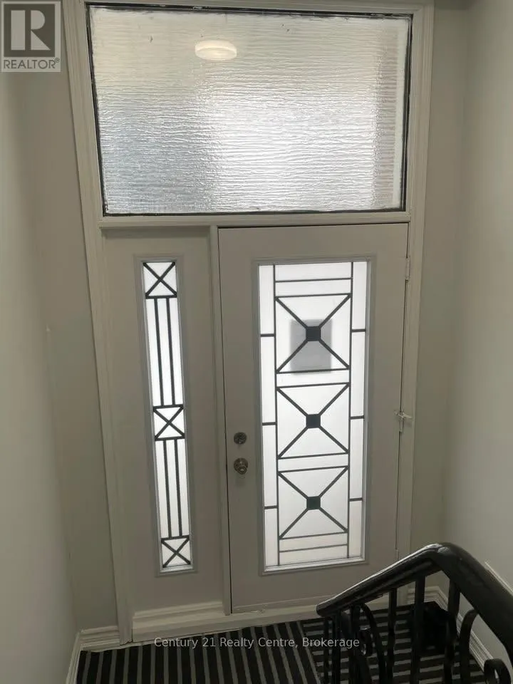 UPPER LVL - 19 ATHLONE AVENUE