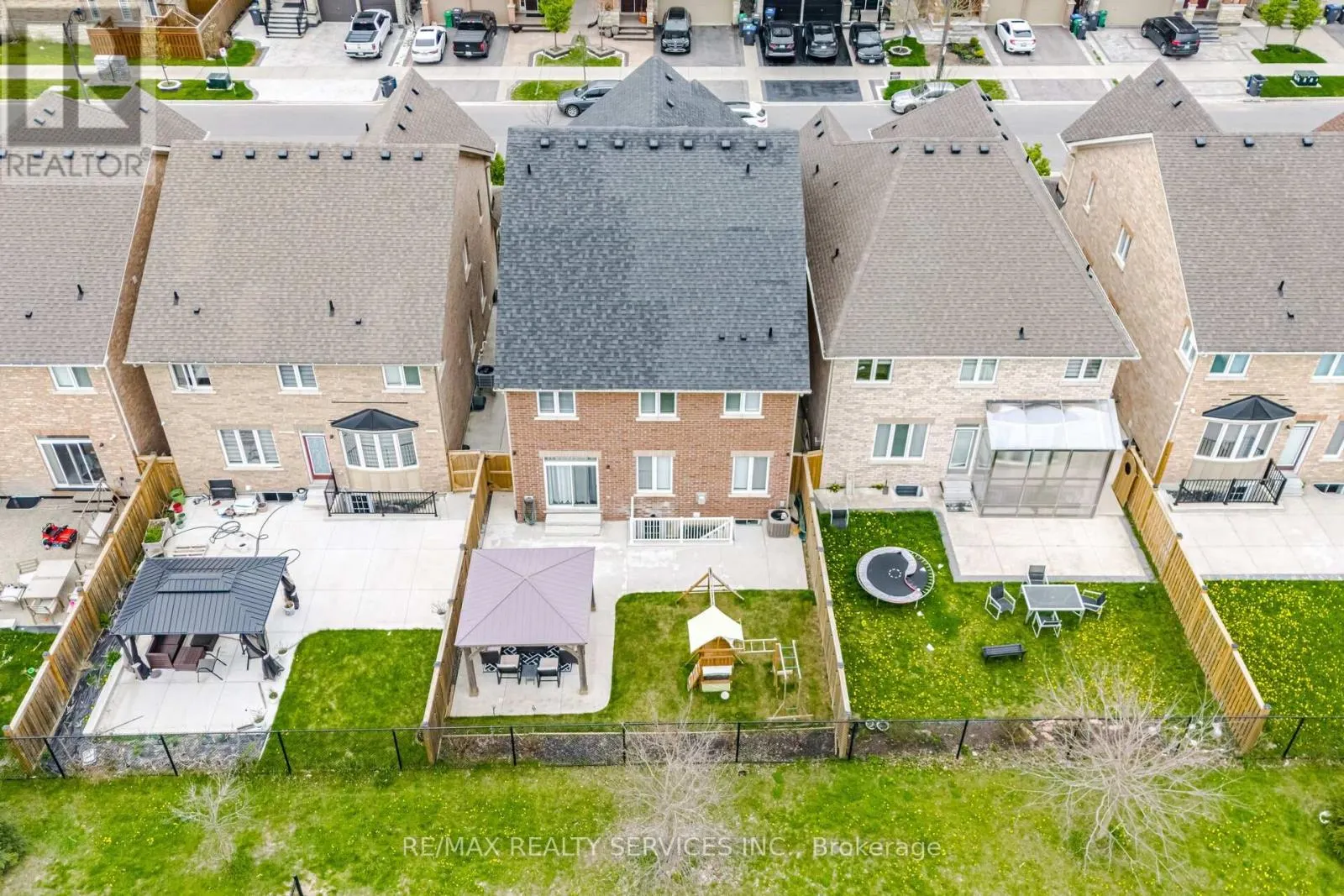 152 NEWHOUSE BOULEVARD
