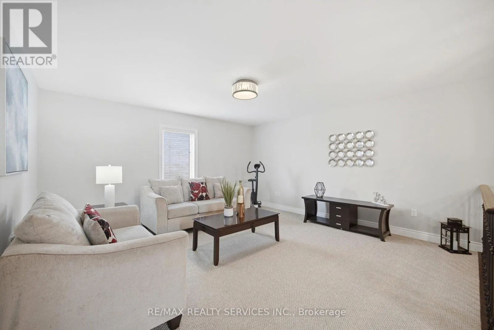 152 NEWHOUSE BOULEVARD