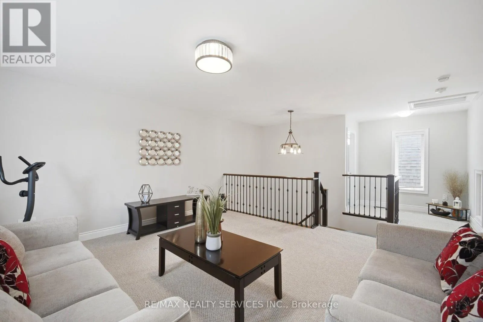 152 NEWHOUSE BOULEVARD