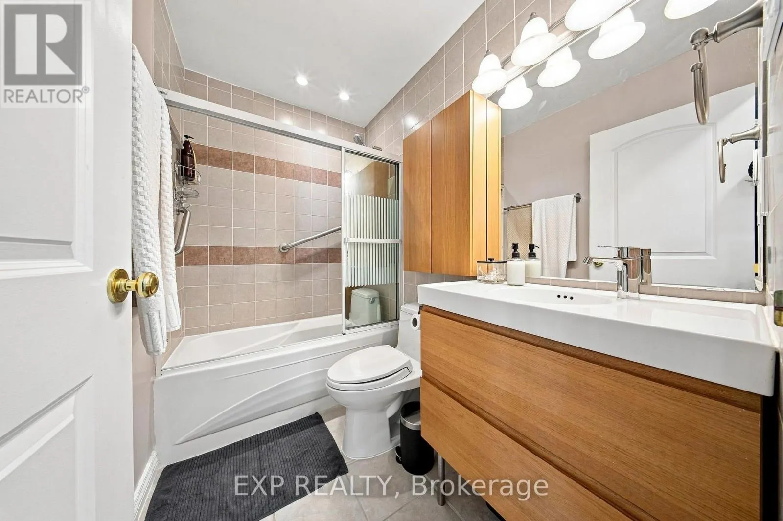 2101 - 1515 LAKESHORE ROAD E