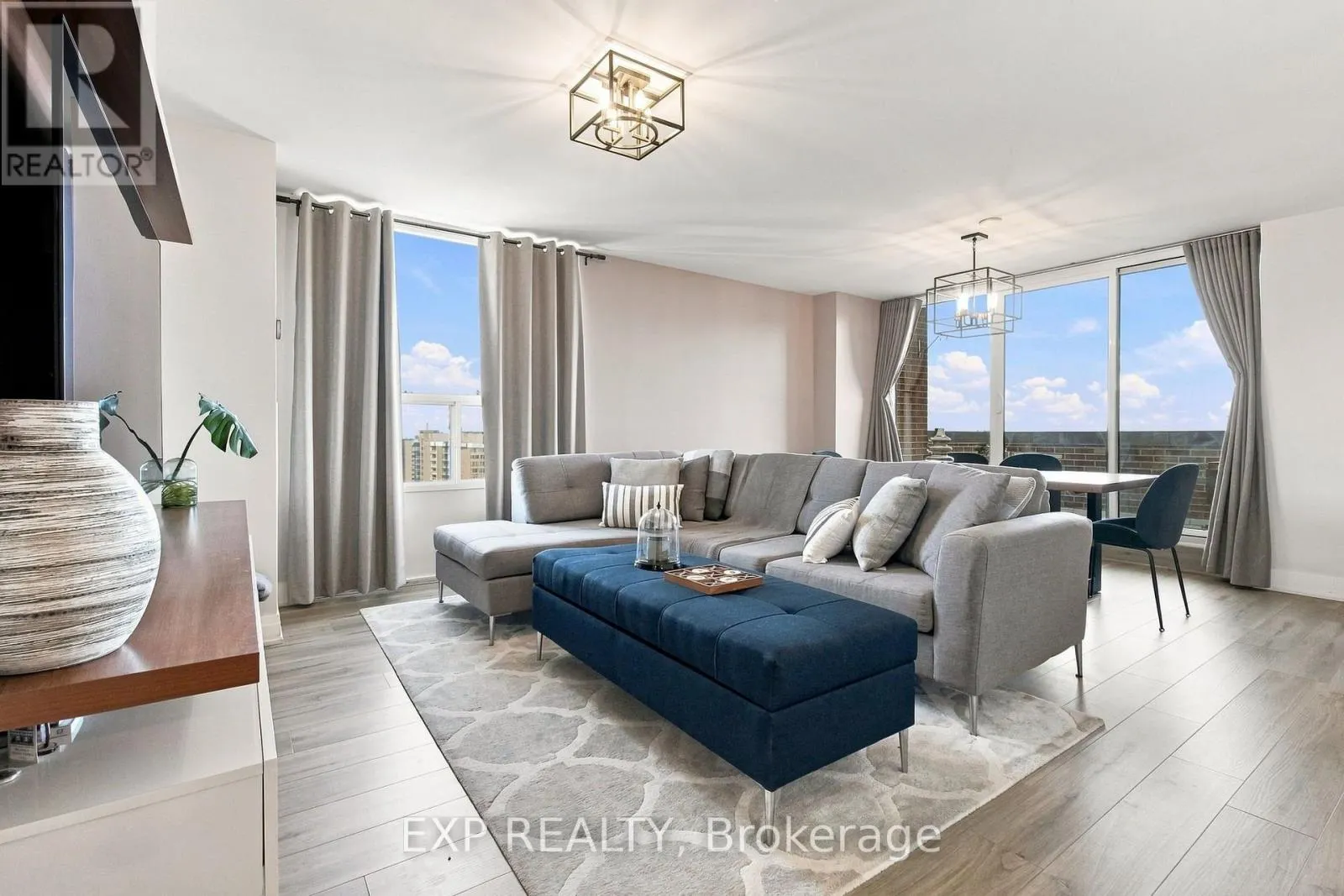 2101 - 1515 LAKESHORE ROAD E