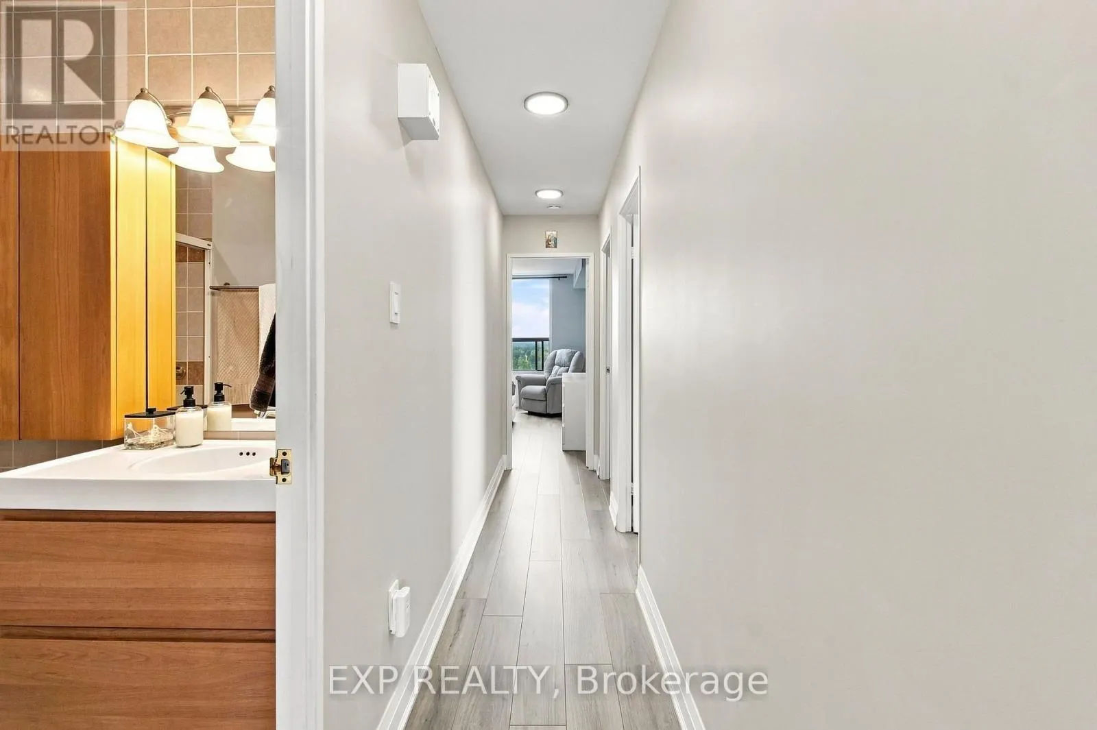 2101 - 1515 LAKESHORE ROAD E